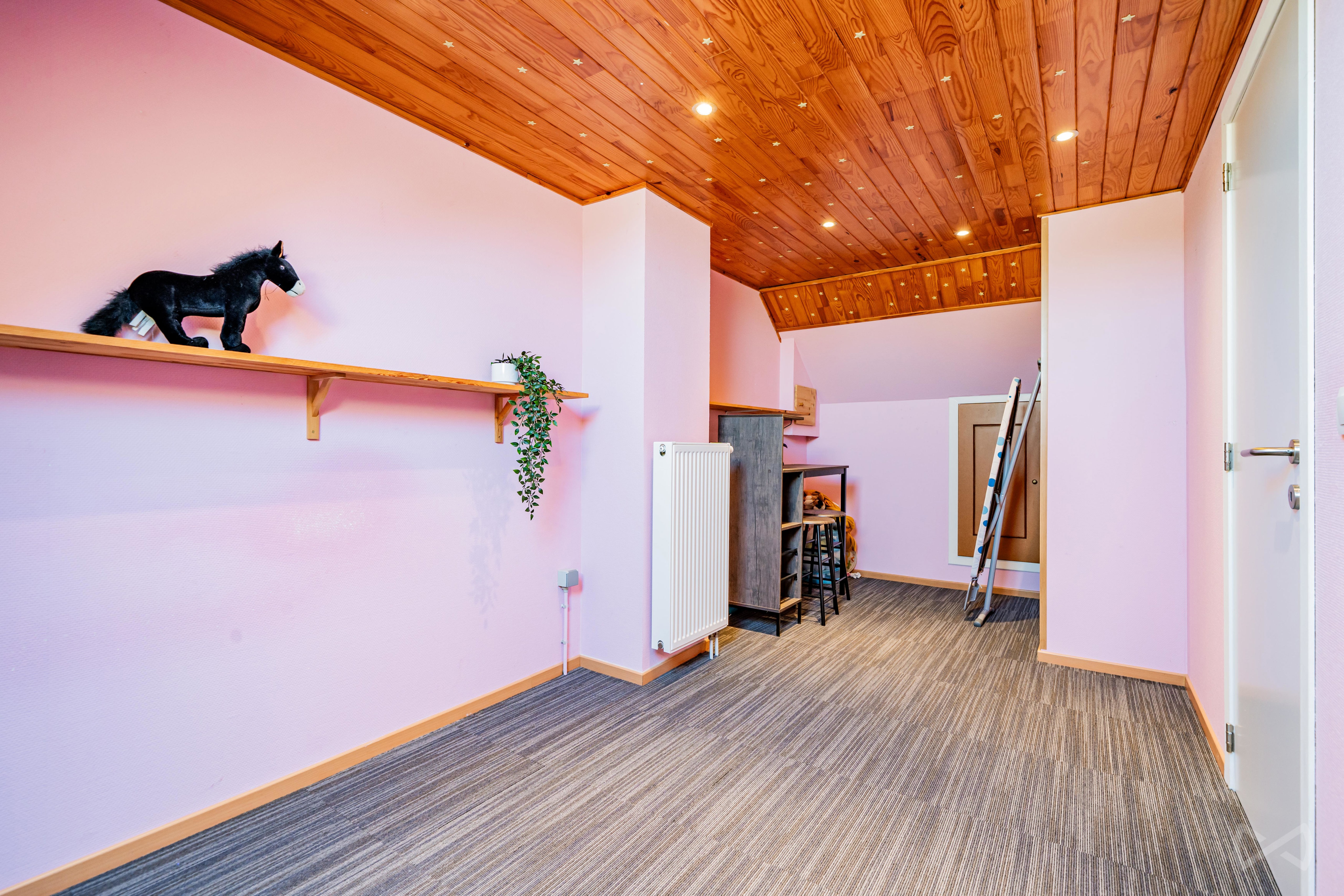 Picture 2 of 4 for Villa with four bedrooms in Merdorp