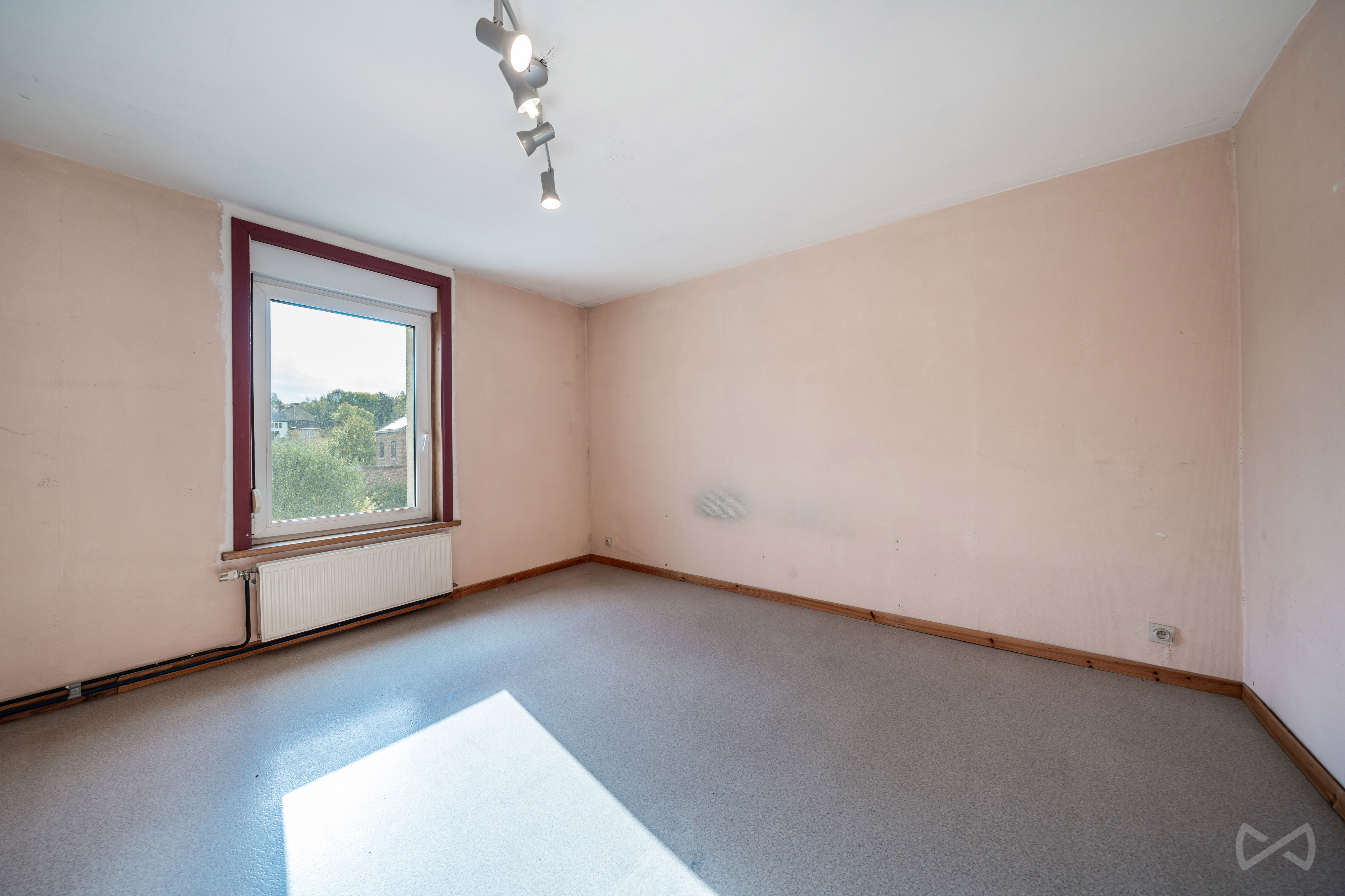 Picture 4 of 4 for House with five bedrooms in Court-saint-Étienne