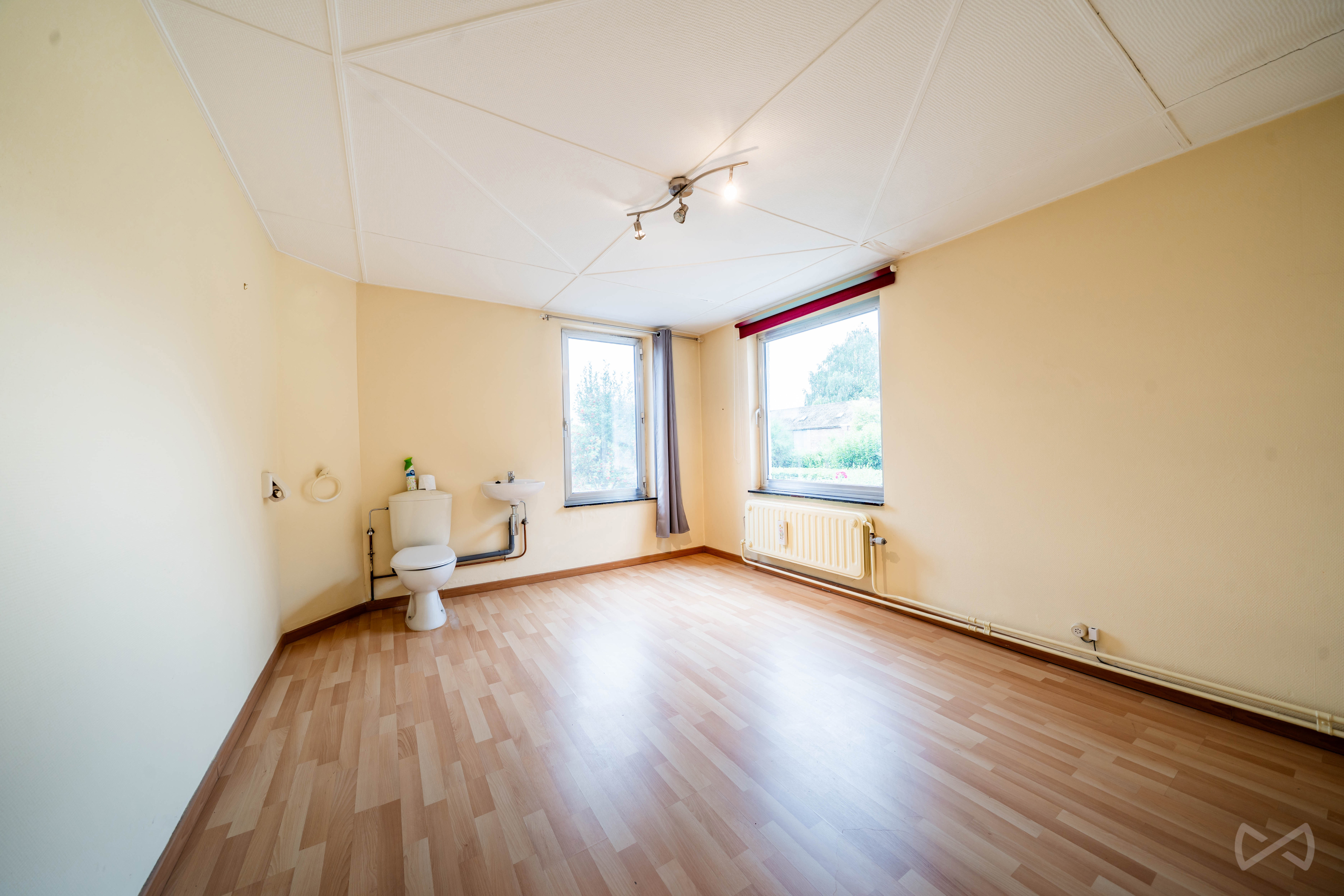 Foto 4 van 4 van Huis met vier slaapkamers in Orp-le-grand