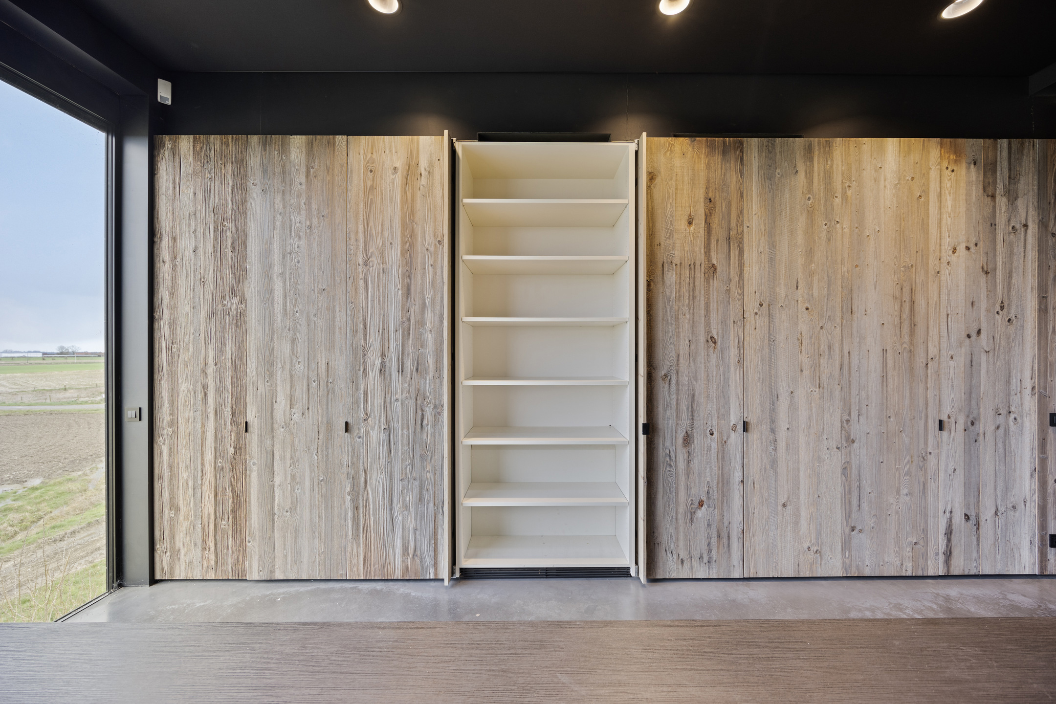 Foto 1 van 4 van Kantoor en magazijn in Moorslede