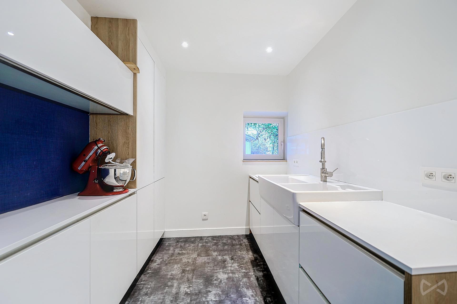 Picture 4 of 4 for House with five bedrooms in Court-saint-Étienne