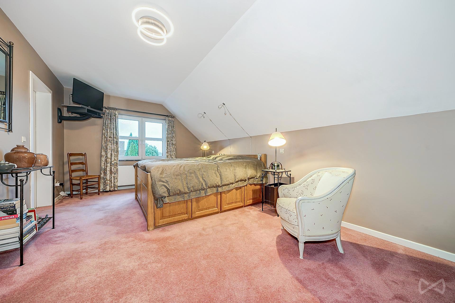 Picture 3 of 4 for House with five bedrooms in Ham-sur-heure-nalinnes