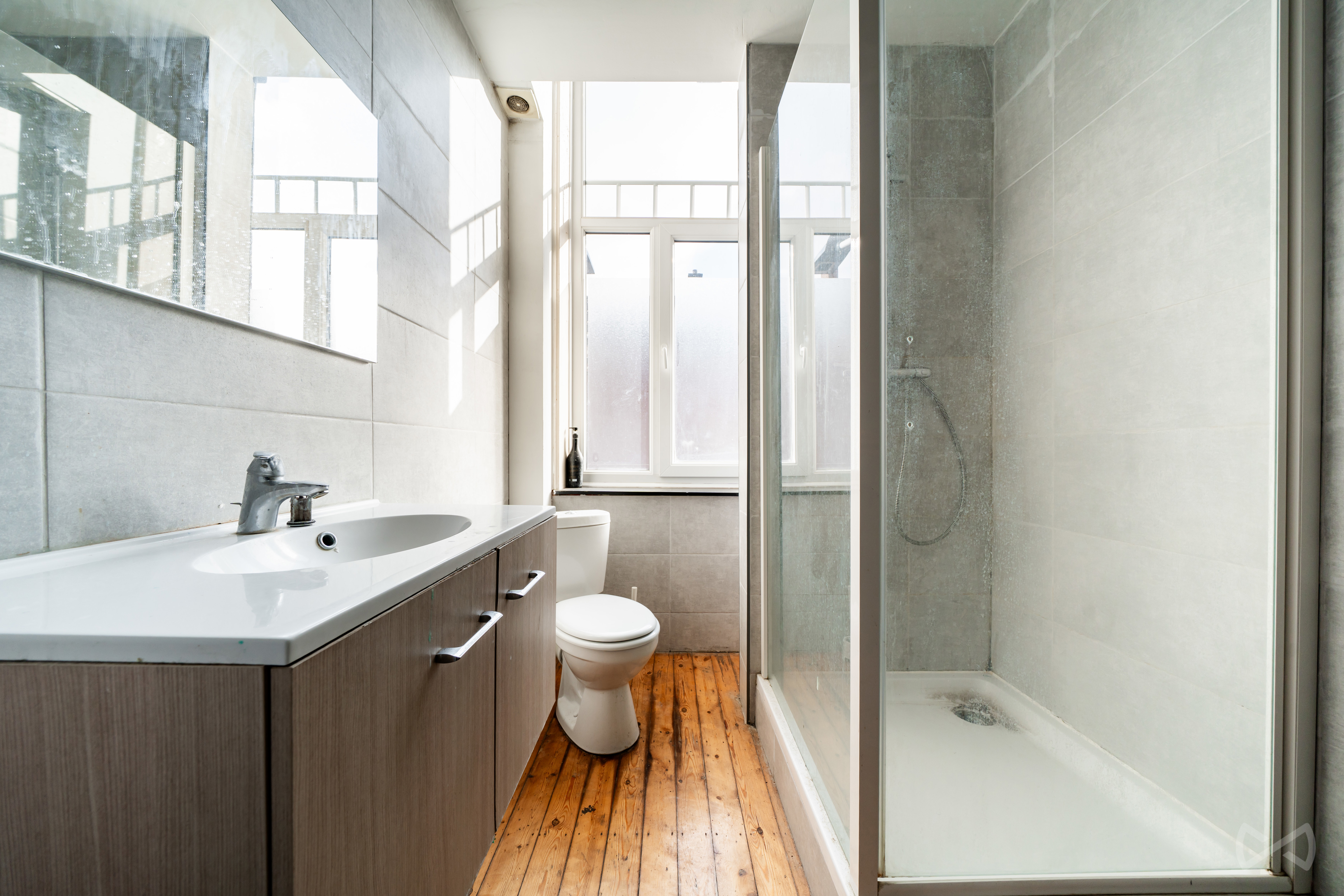 Photo 4 sur 4 pour Immeuble mixte de neuf chambres à Montignies-Sur-Sambre