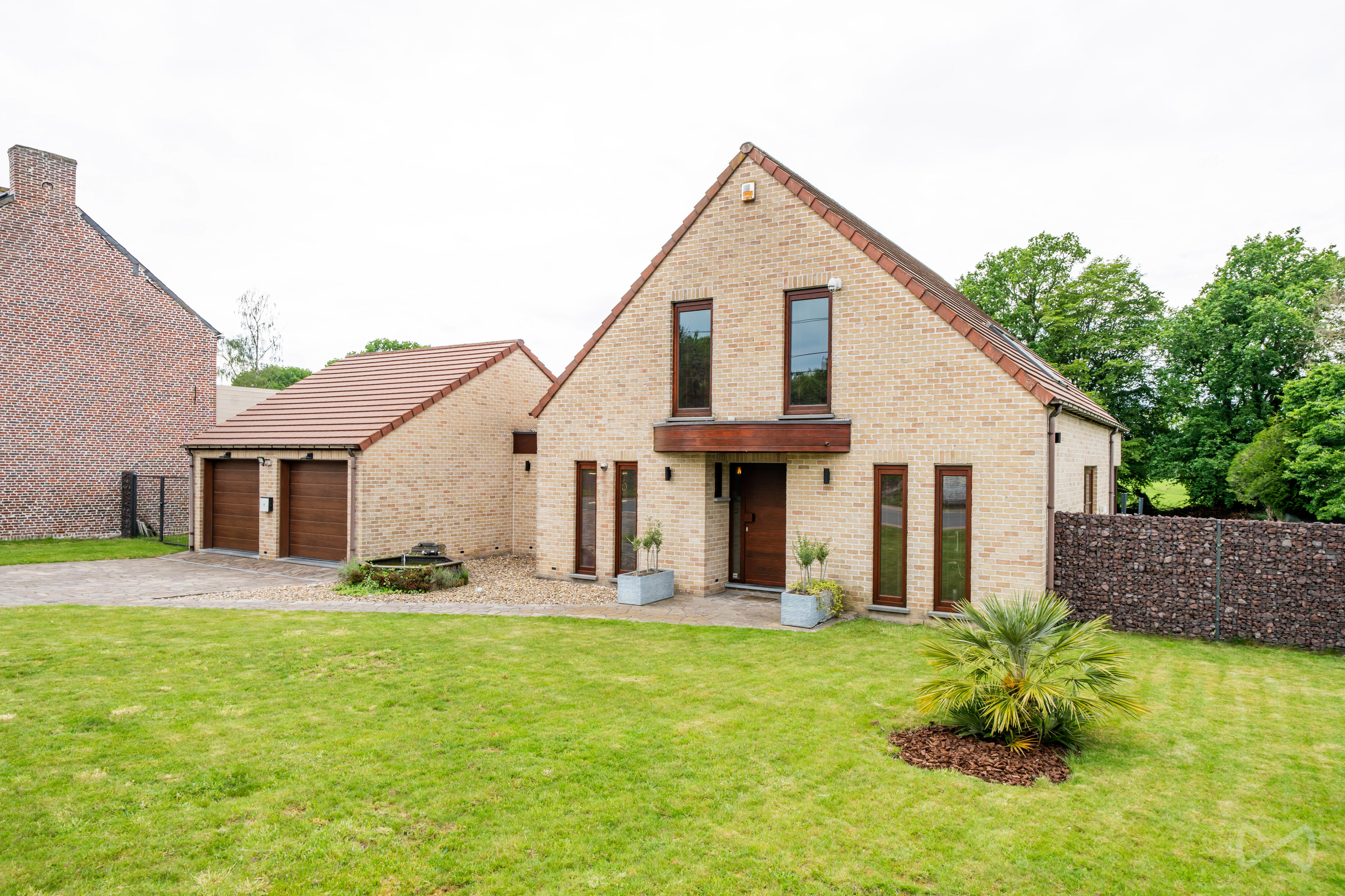 Foto 1 van 4 van Villa met vier slaapkamers in Sars-la-bruyère