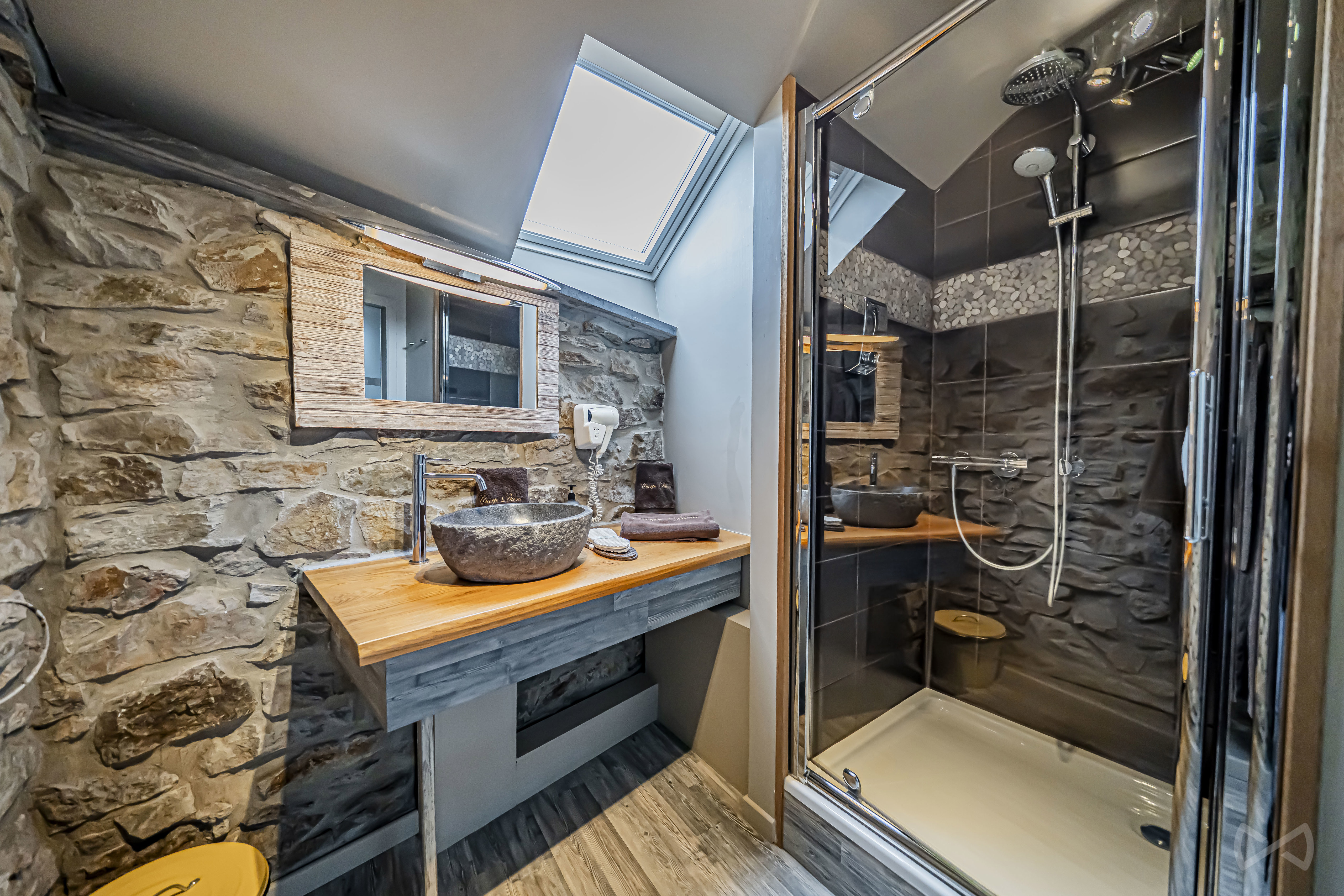 Picture 1 of 4 for House with four bedrooms in Libin Redu