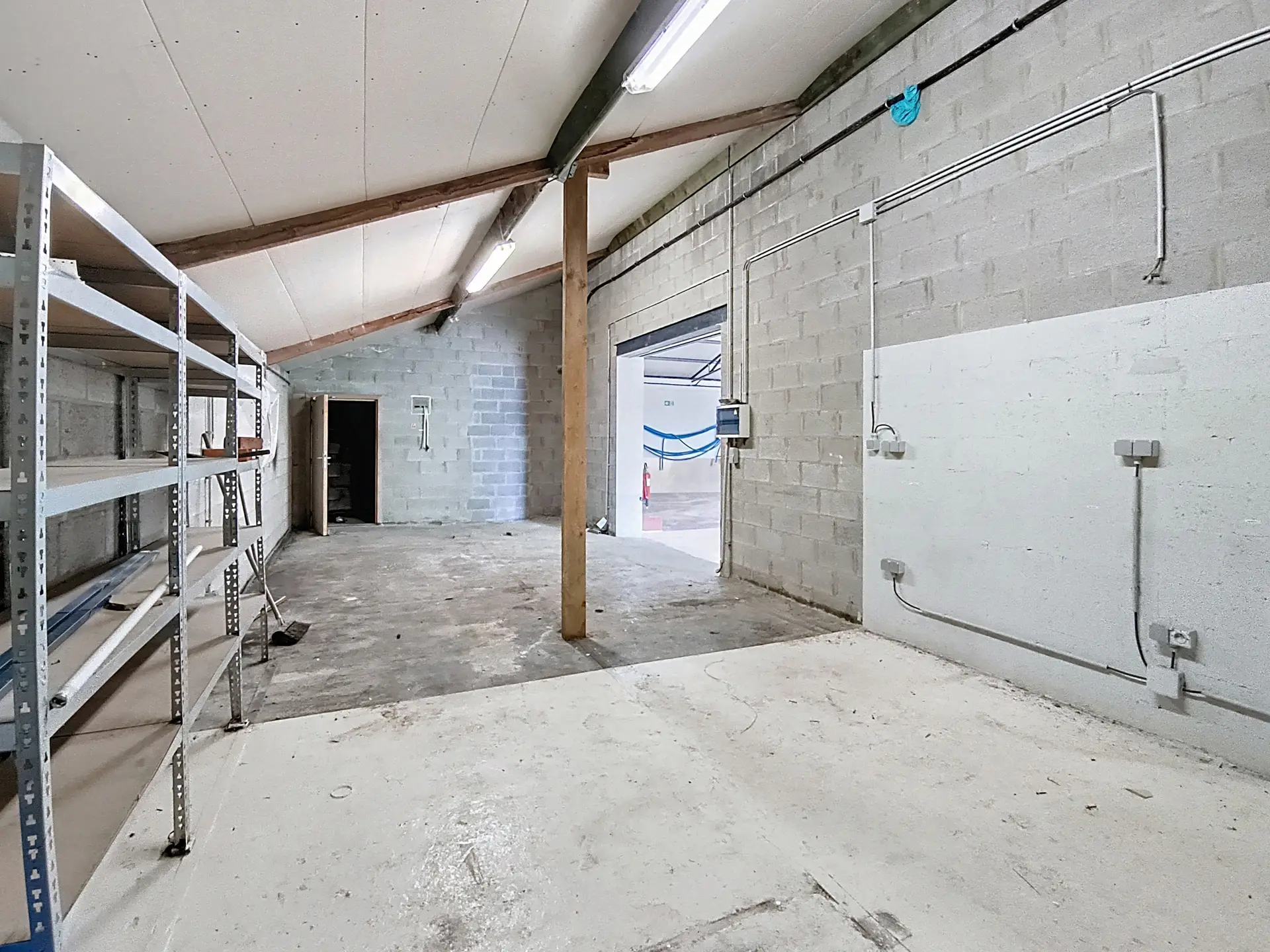 Picture 3 of 4 for Warehouse in Héron