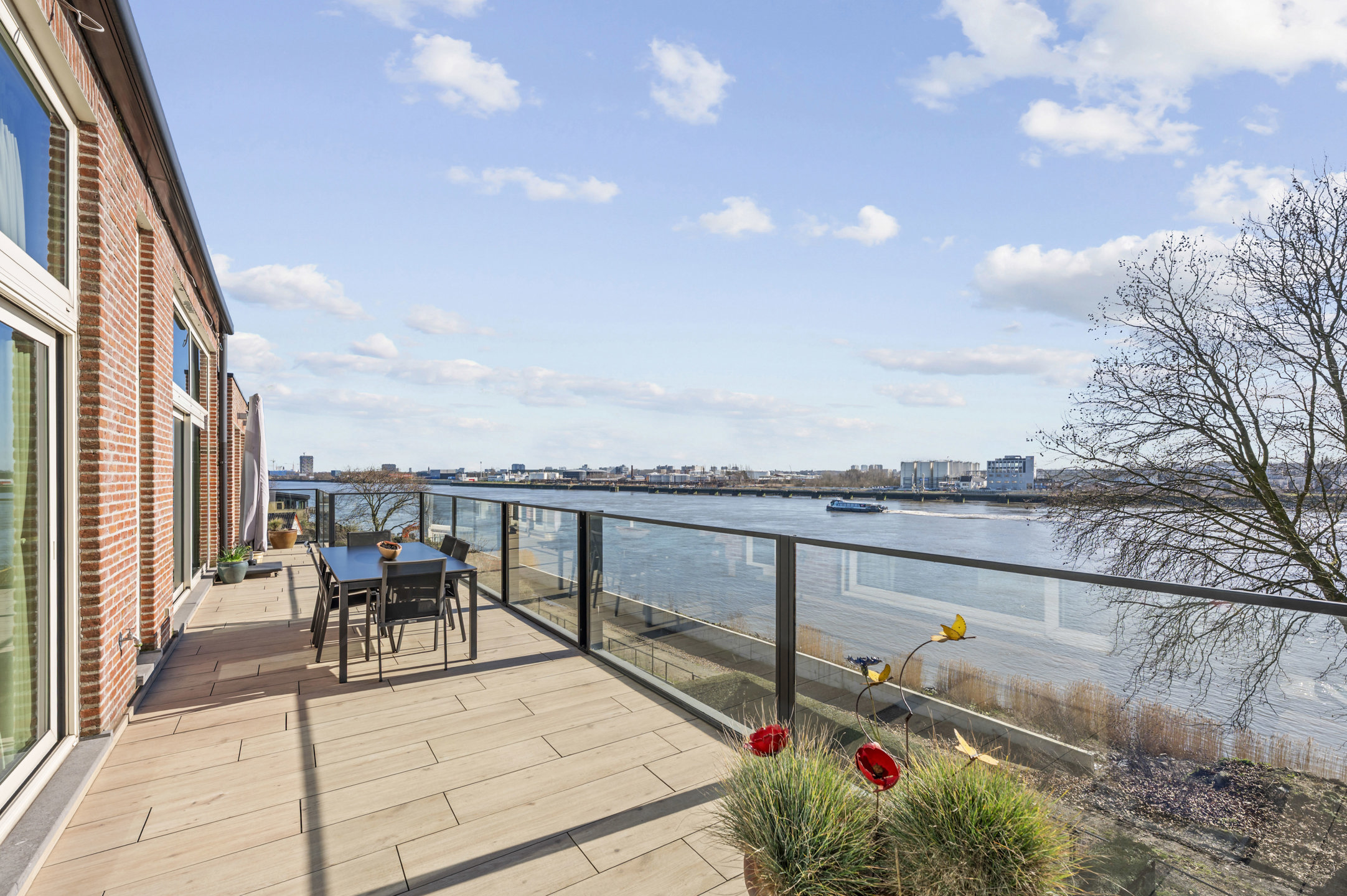 Picture 1 of 4 for Penthouse with three bedrooms in Zwijndrecht Burcht