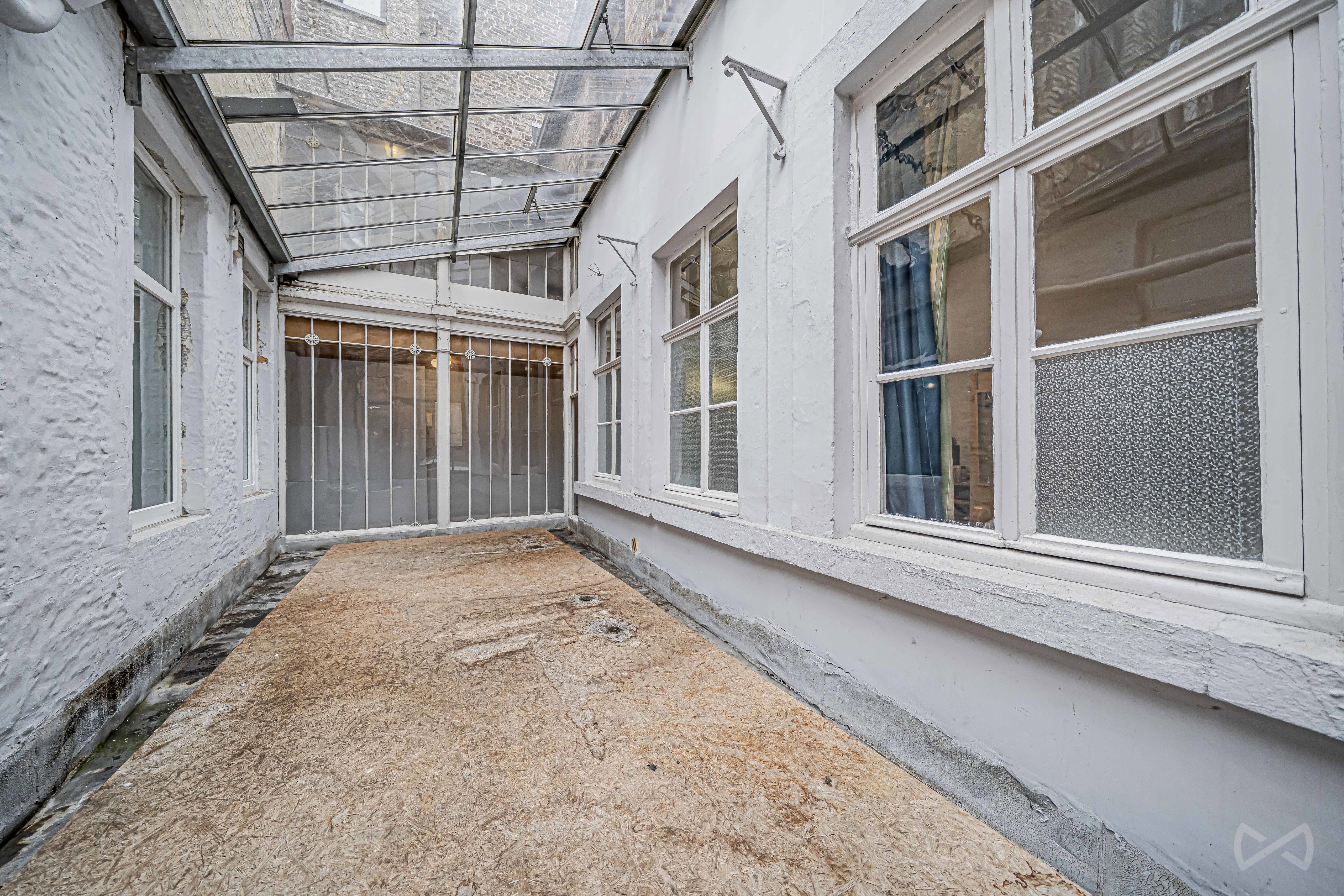 Picture 1 of 4 for Multi-purpose building with eight bedrooms in Namur
