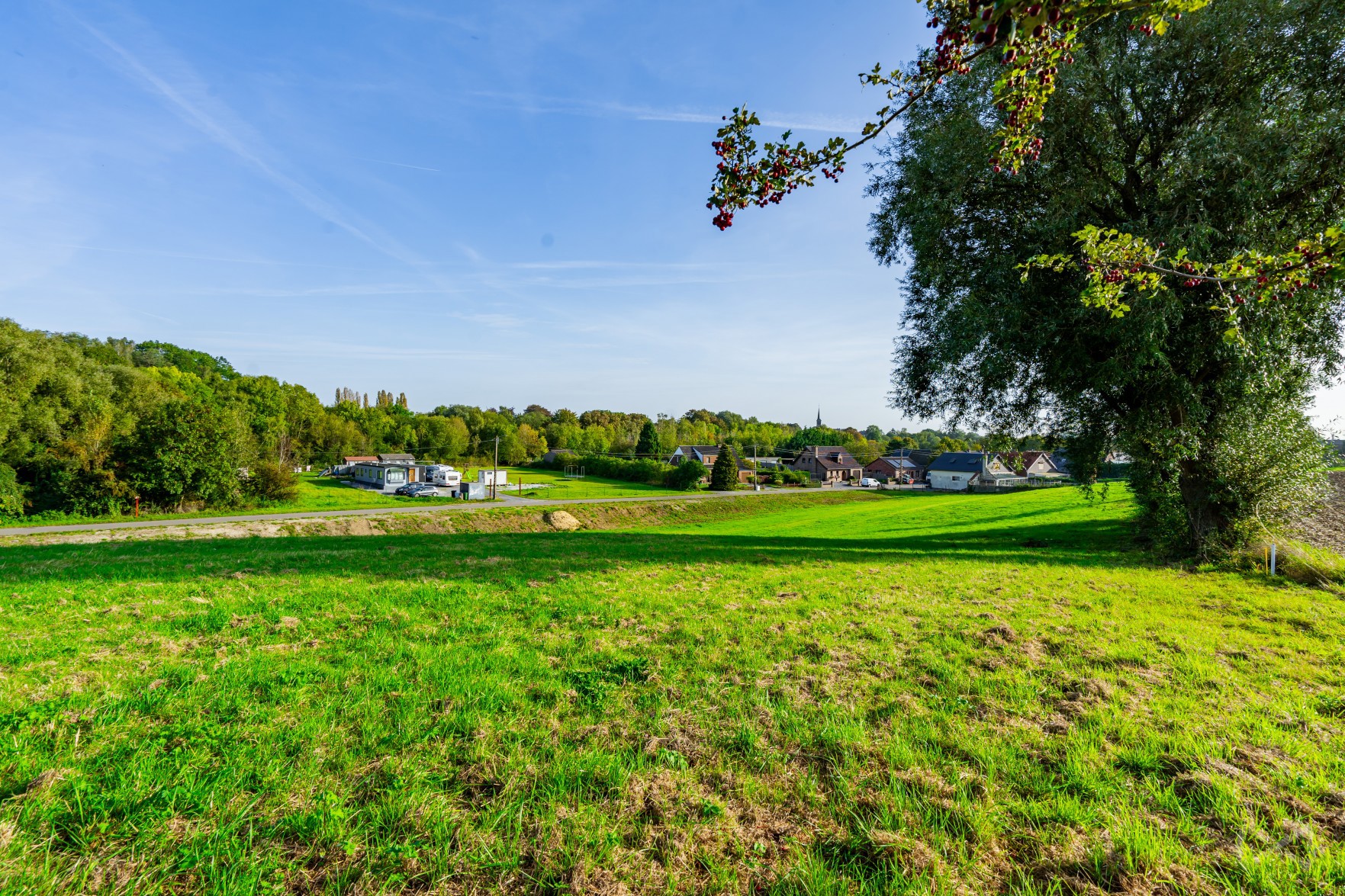 Picture 2 of 4 for Building ground in Courcelles
