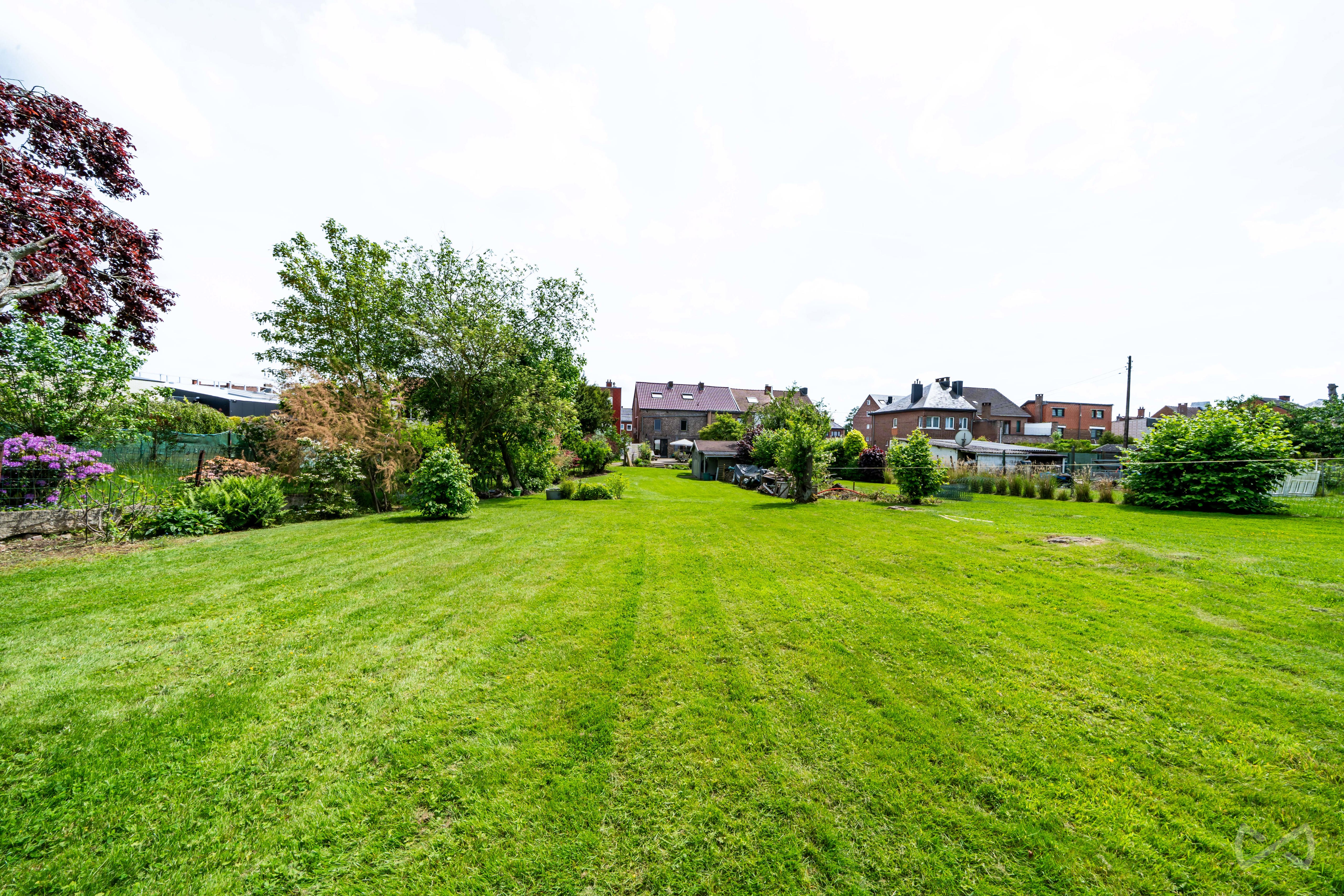 Picture 2 of 4 for House with five bedrooms in Mont-sur-marchienne