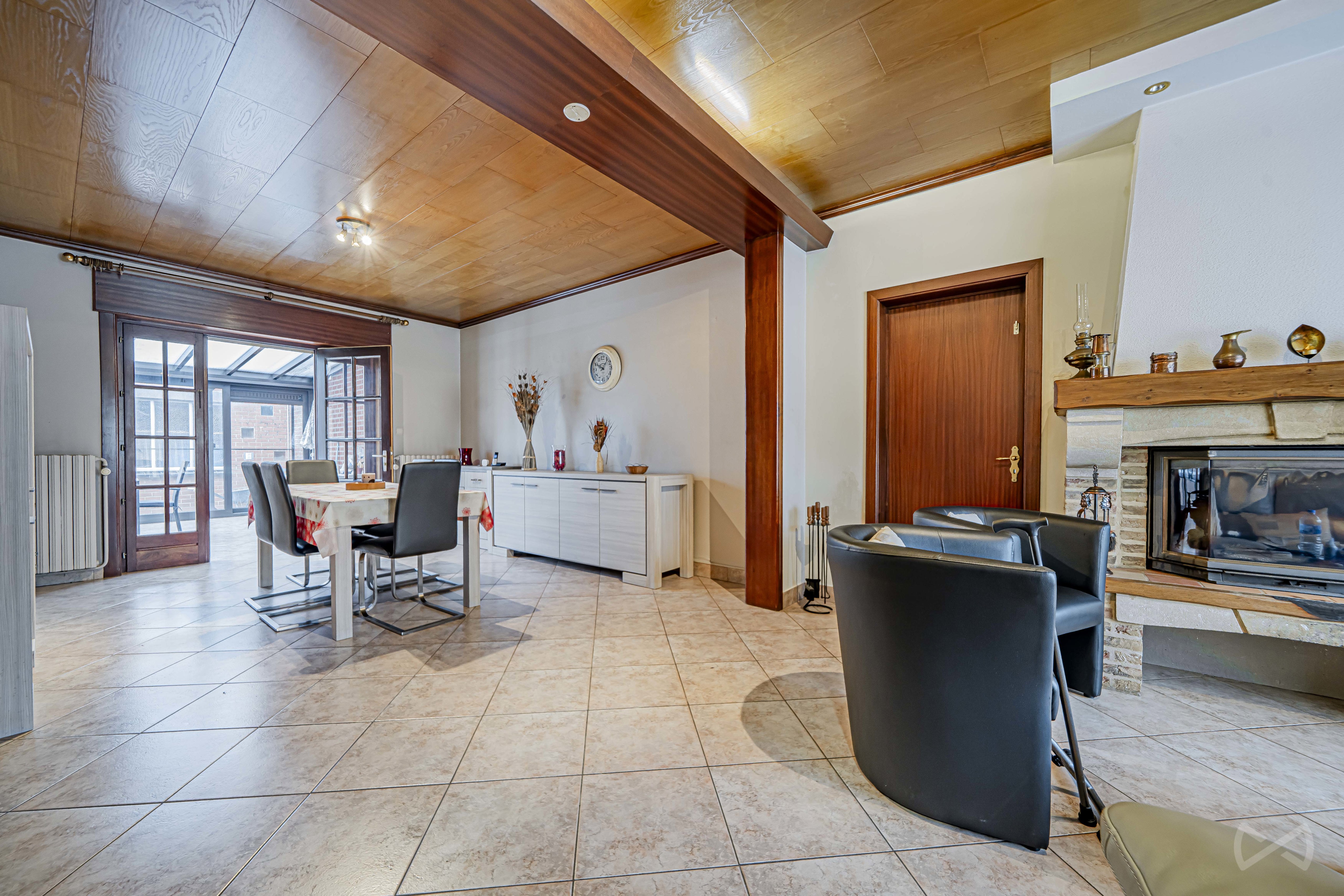 Photo 1 sur 4 pour Immeuble mixte de deux chambres à Chièvres
