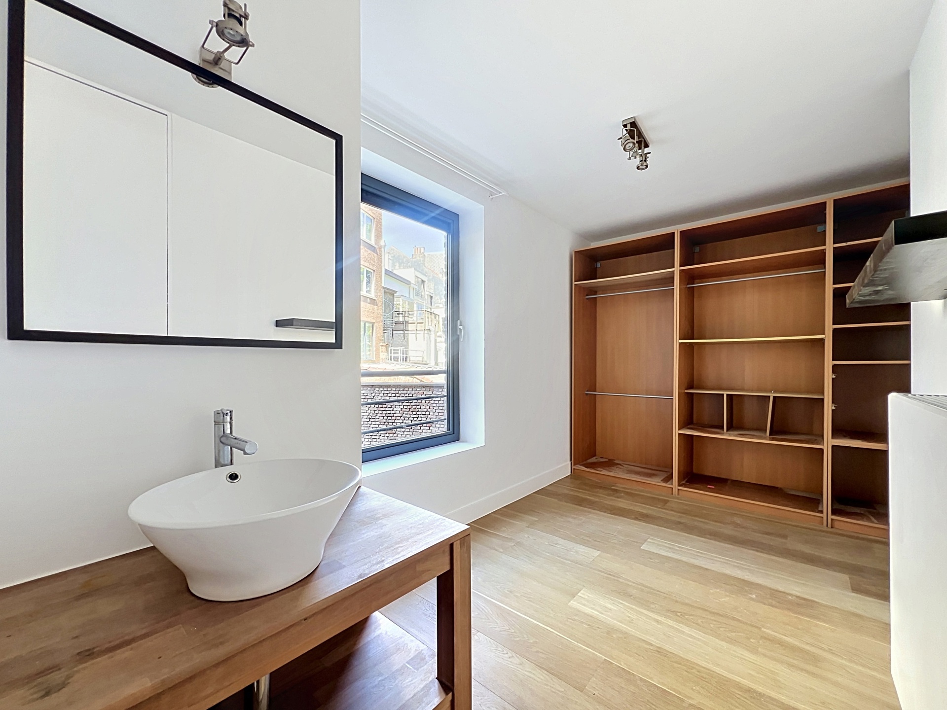 Picture 1 of 3 for Flat with three bedrooms in Saint-Gilles