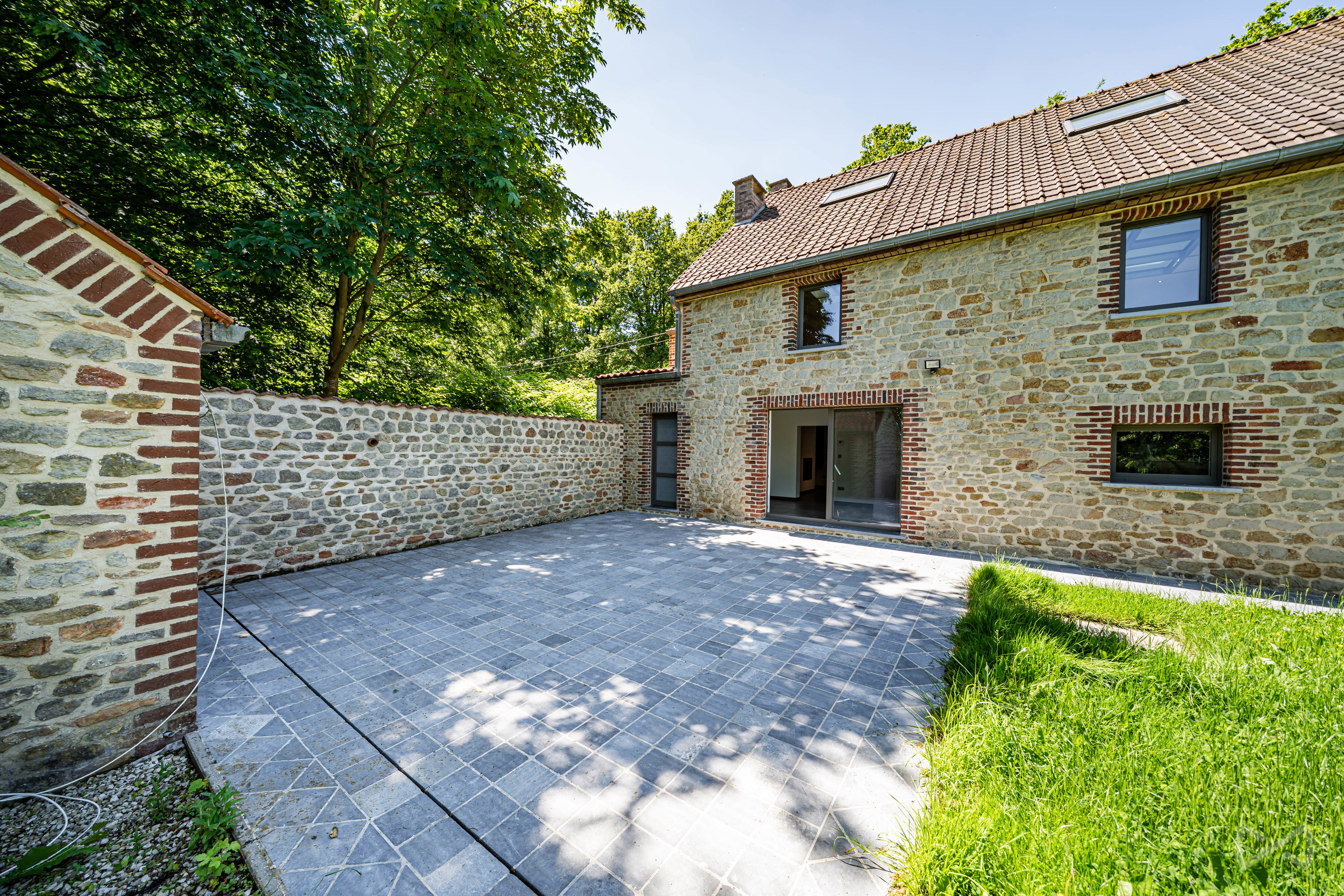 Photo 1 sur 4 pour Maison de quatre chambres à Beloeil