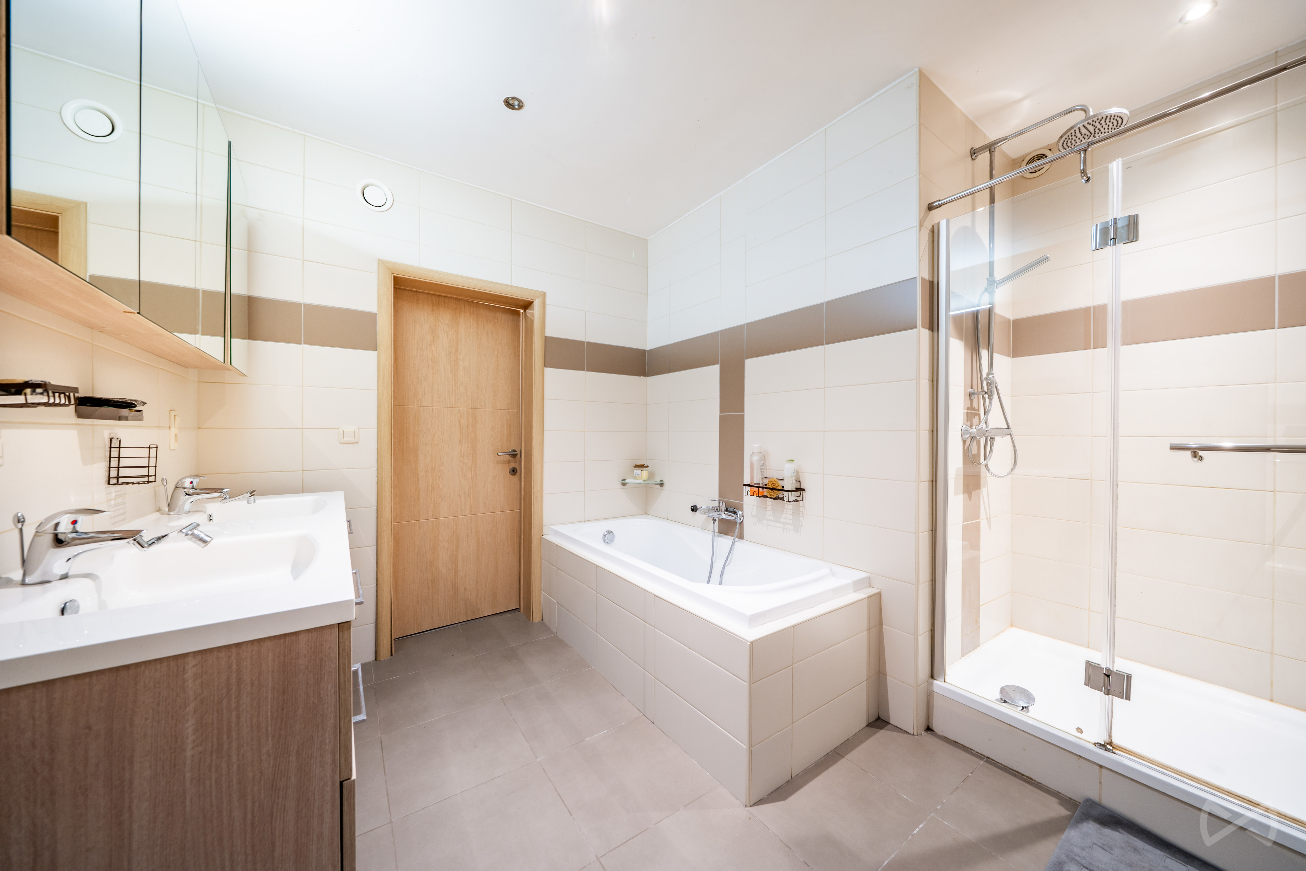 Picture 1 of 4 for Flat with three bedrooms in Lesve
