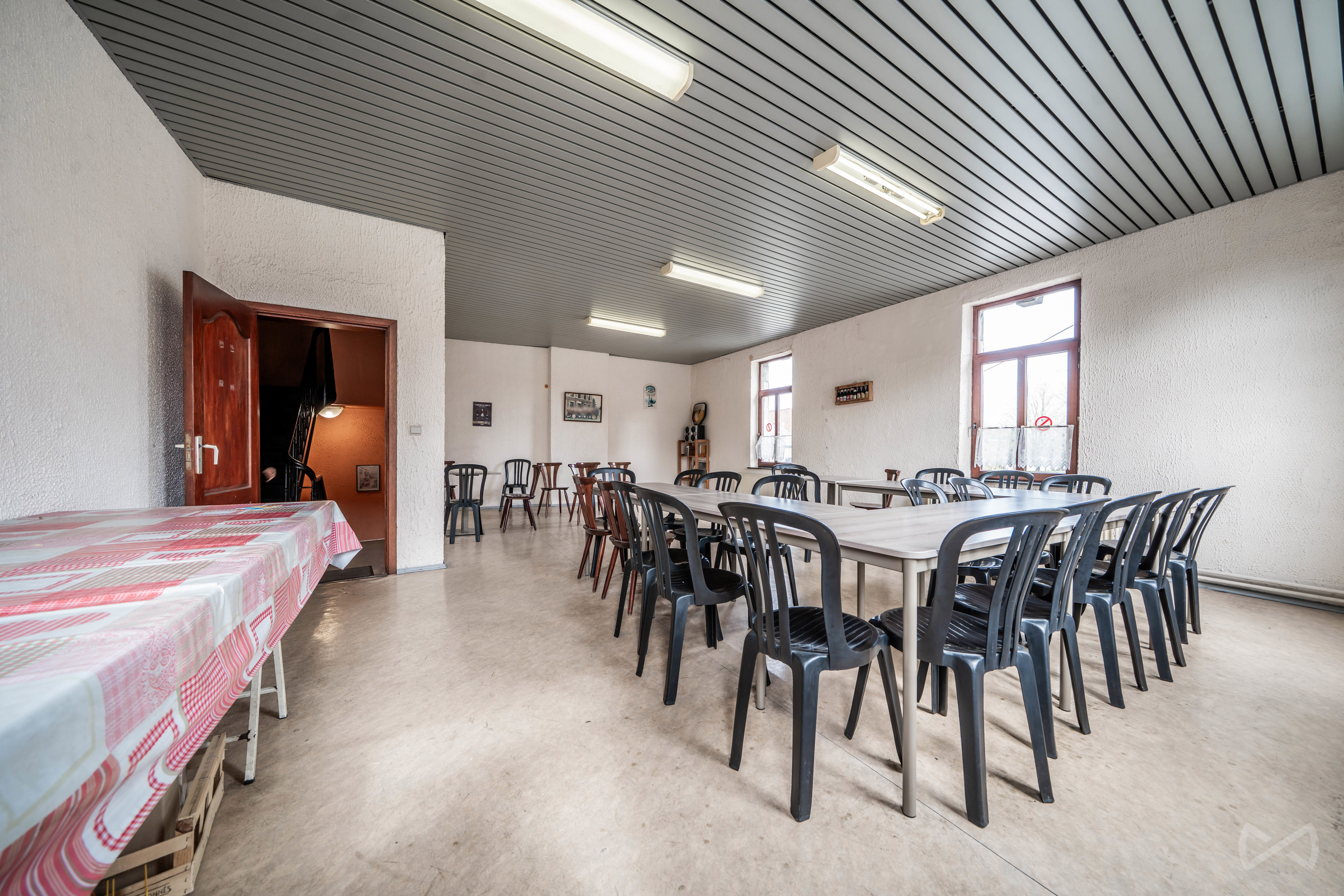 Photo 3 sur 4 pour Immeuble mixte de deux chambres à Marchienne-au-Pont
