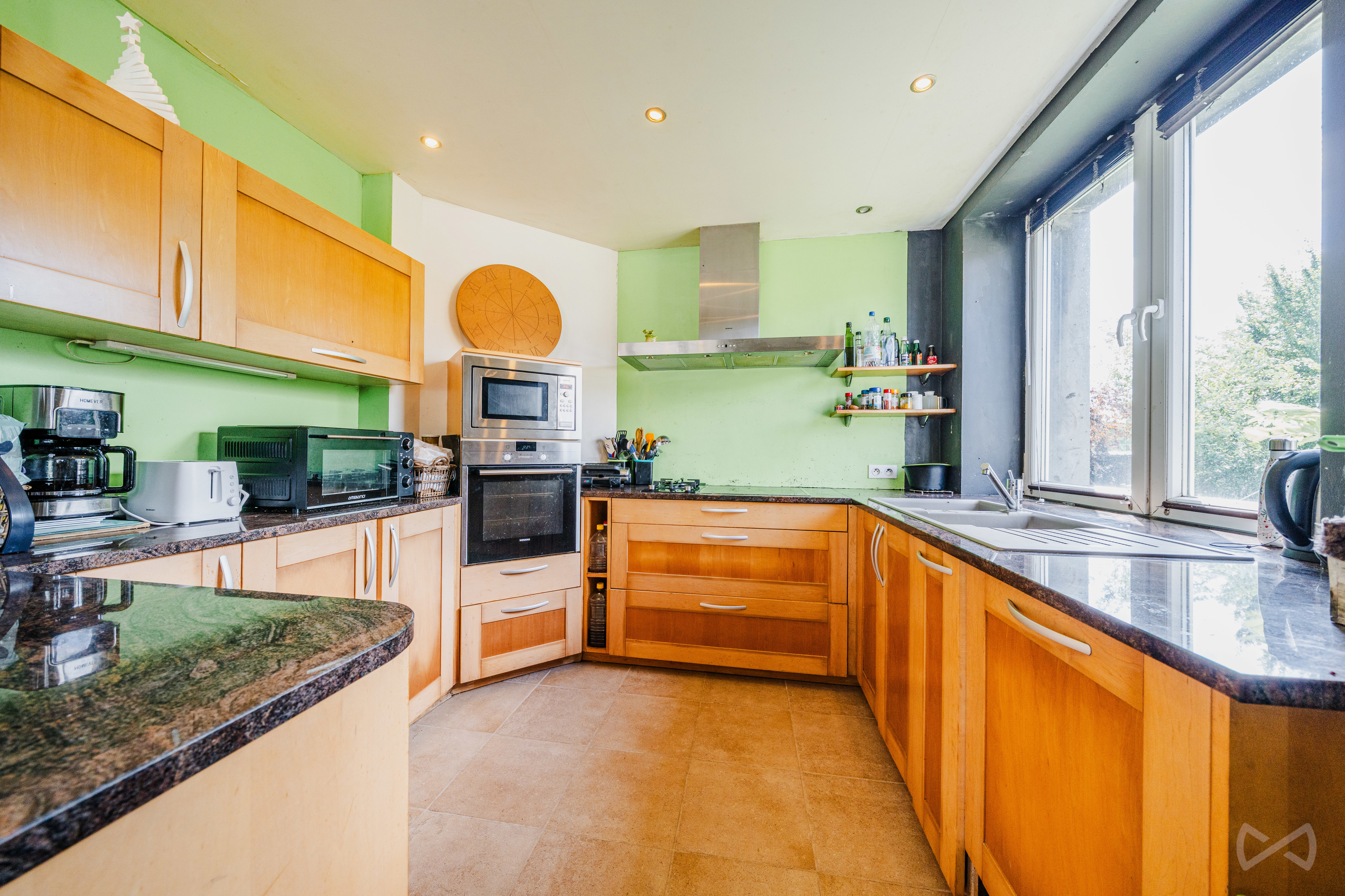 Photo 4 sur 4 pour Immeuble à appartements de cinq chambres à Juseret