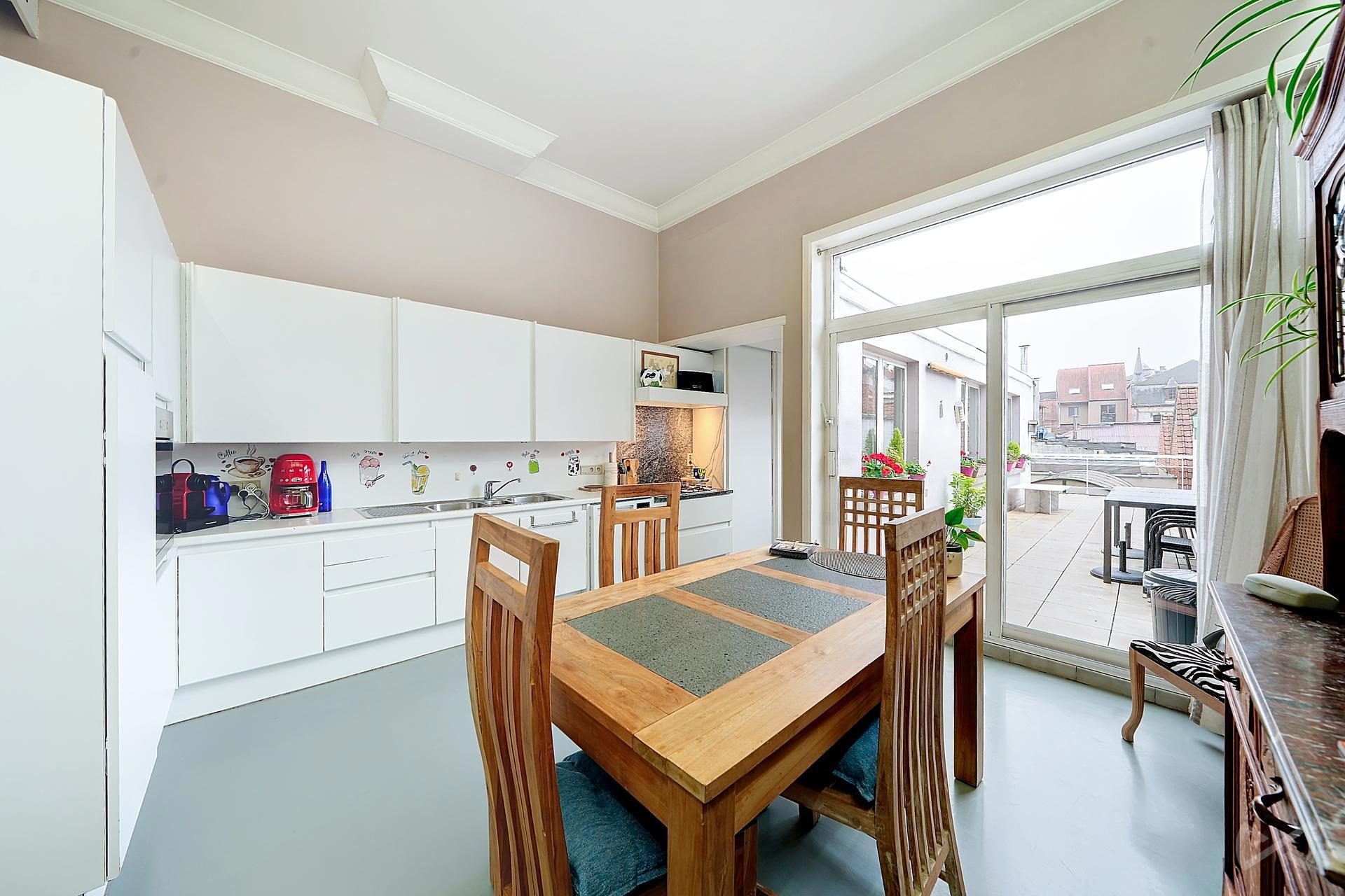 Foto 3 van 4 van Gebouw voor gemengd gebruik met vier slaapkamers in Tournai