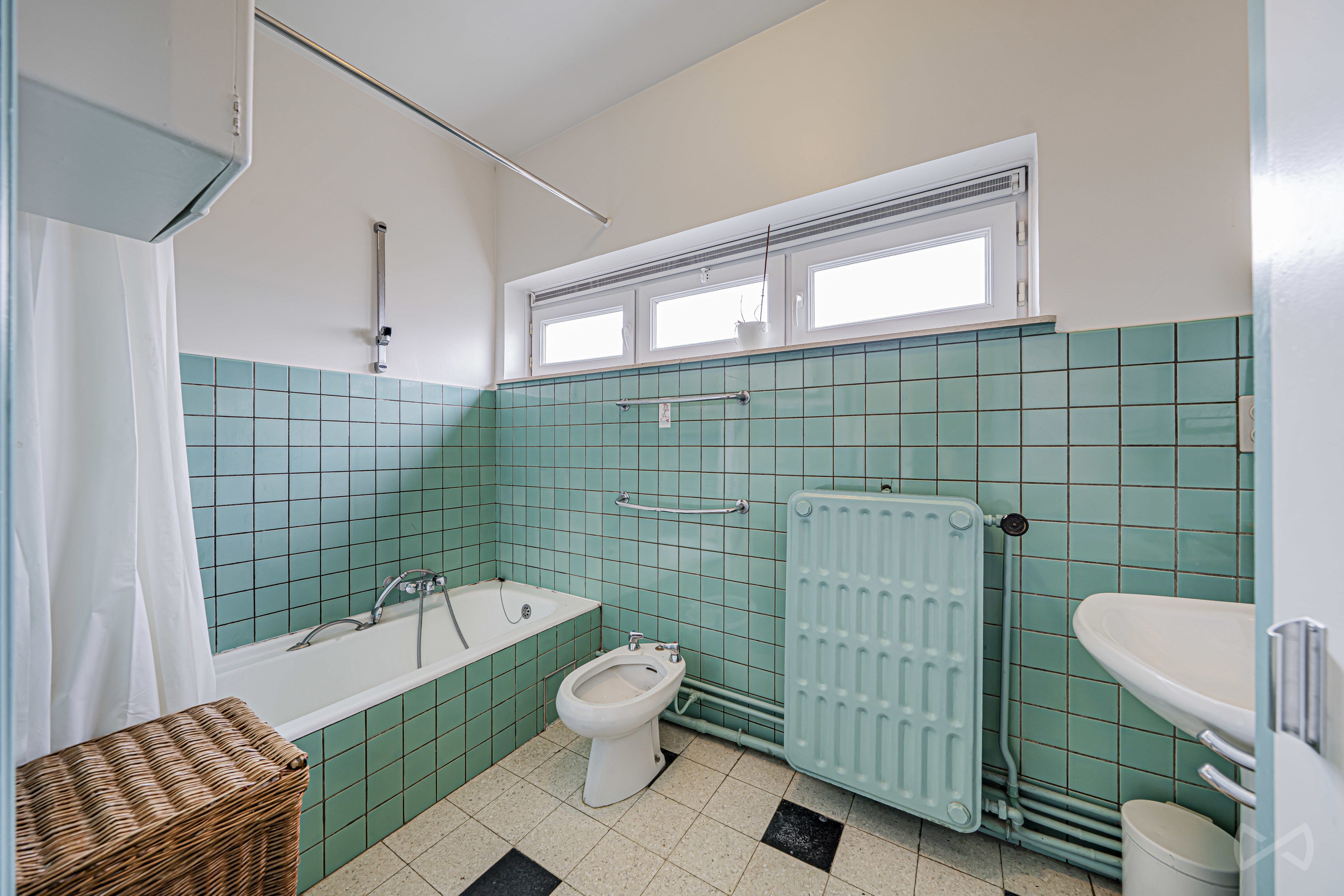 Picture 1 of 4 for House with four bedrooms in Mont-sur-marchienne
