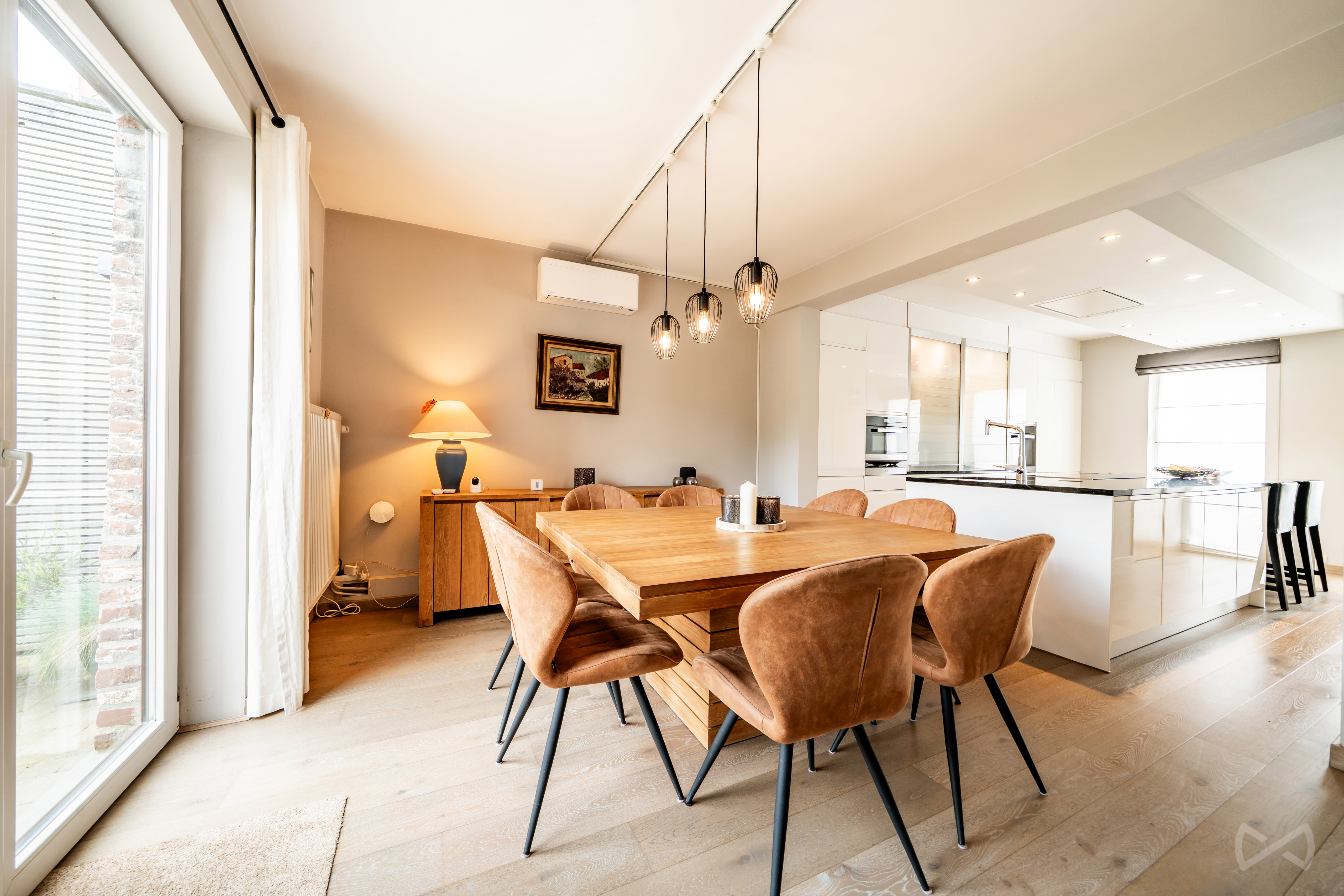 Picture 2 of 3 for House with five bedrooms in Mont-sur-marchienne