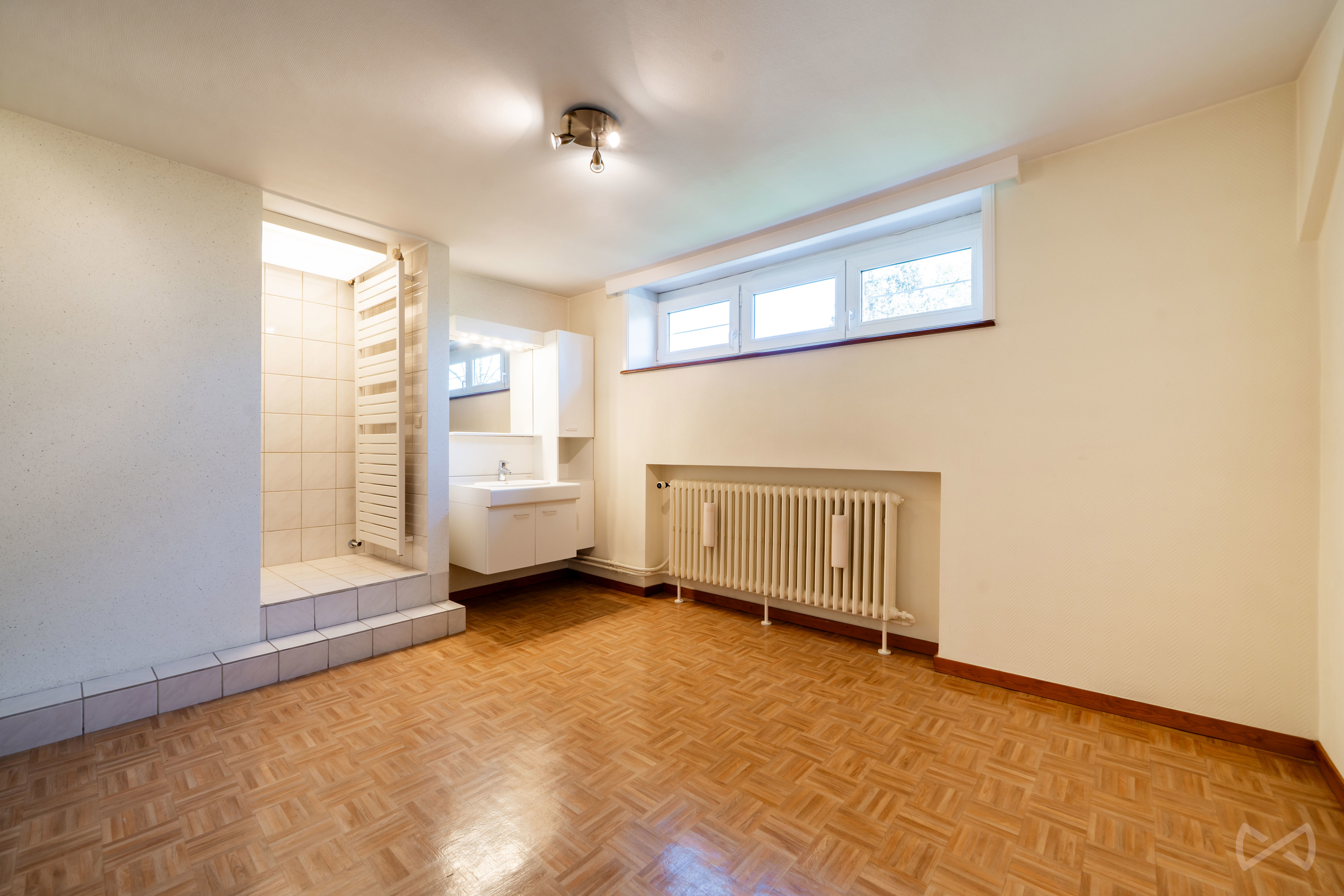 Foto 1 van 4 van Villa met zes slaapkamers in Baudour