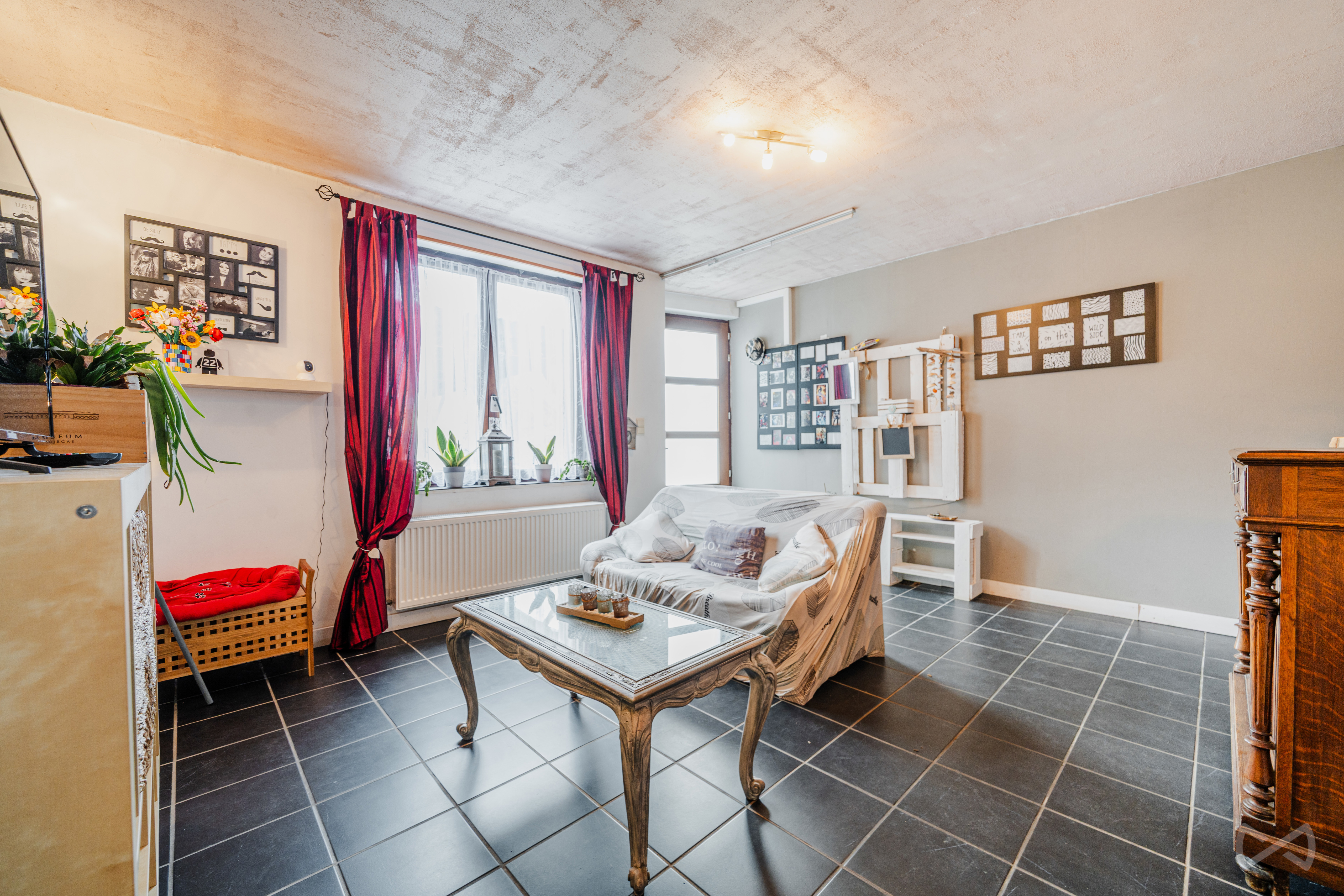 Photo 3 sur 3 pour Maison de deux chambres à Roux