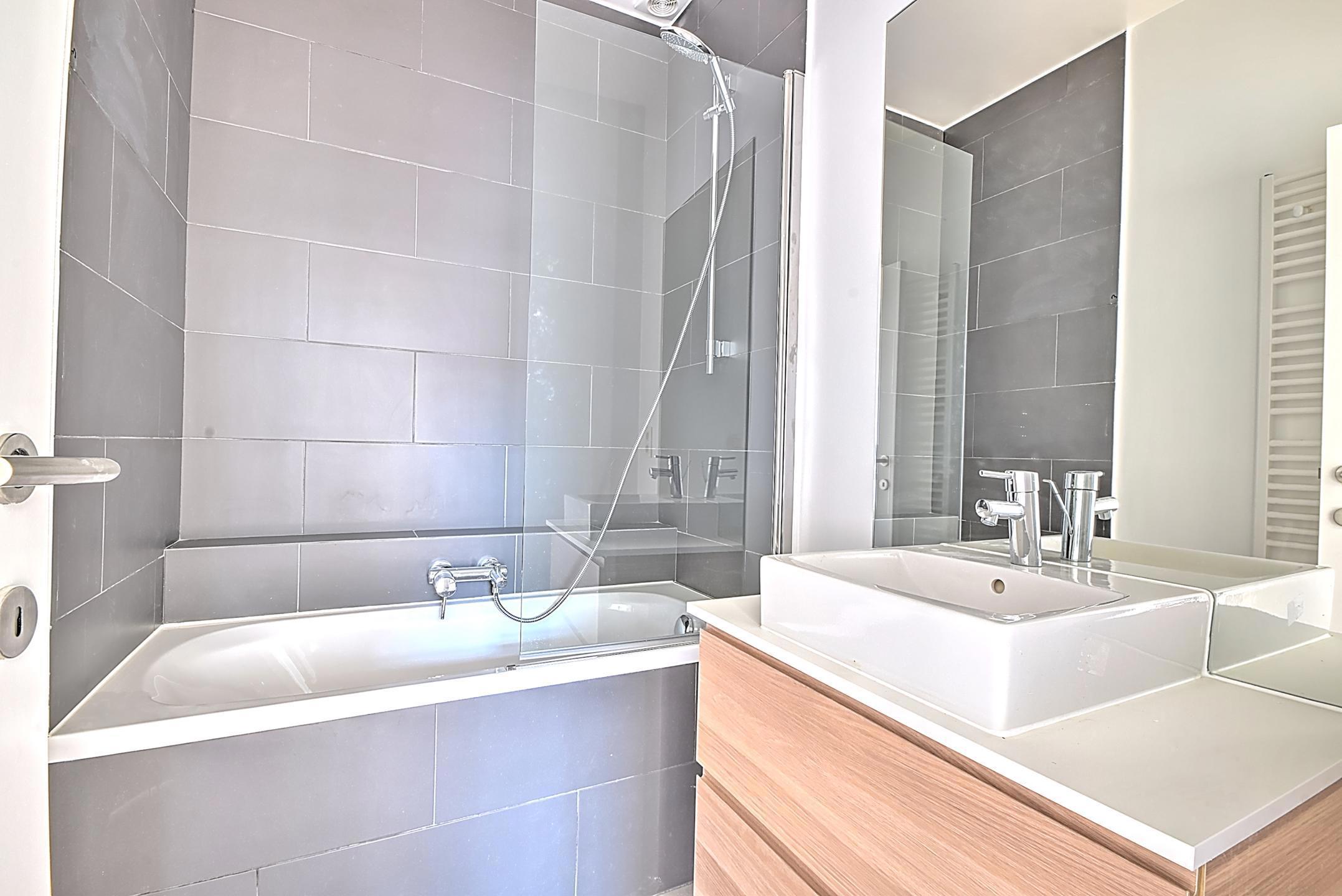 Picture 1 of 2 for Flat with two bedrooms in Uccle