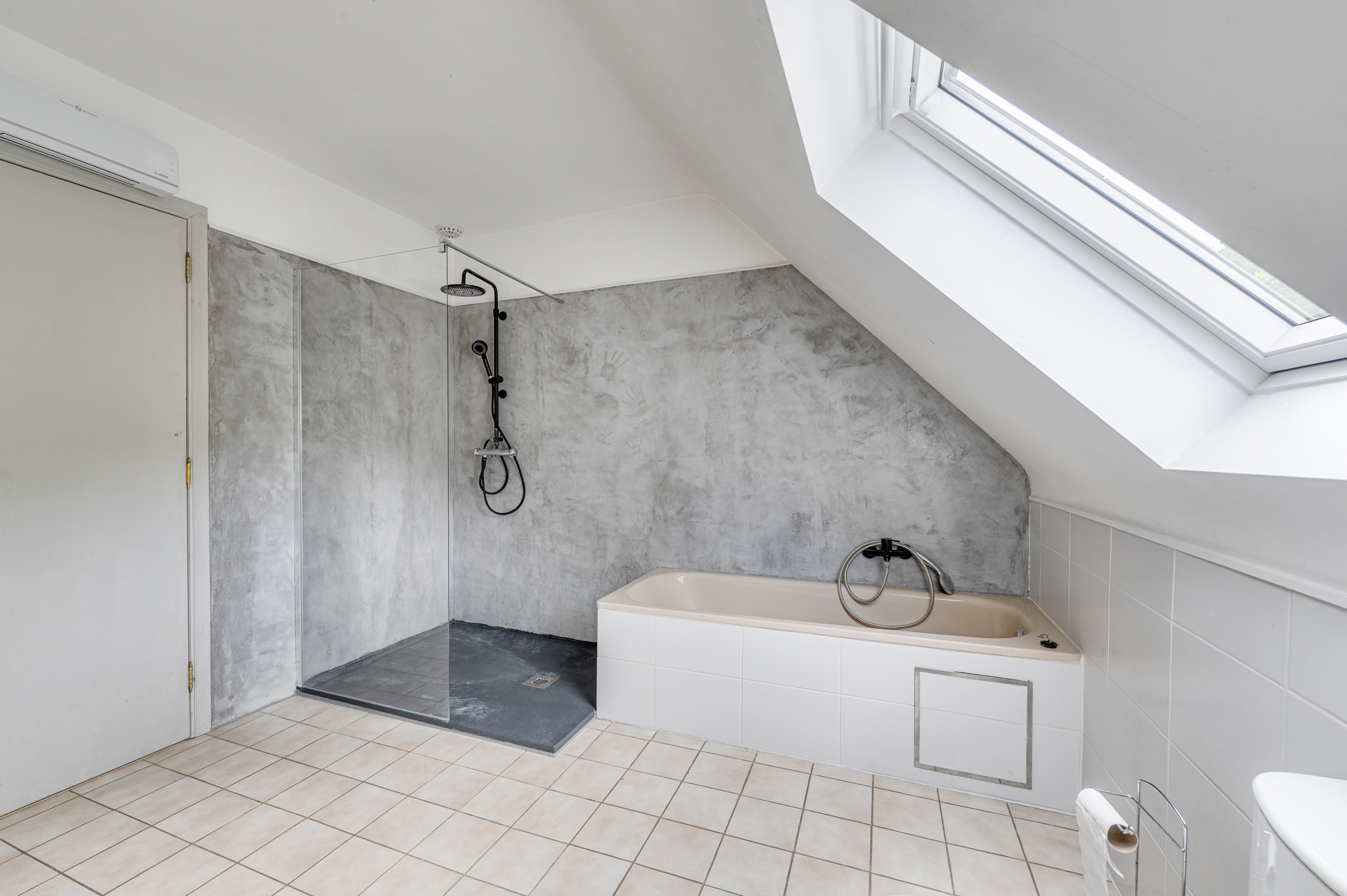 Picture 1 of 4 for Villa with three bedrooms in Enghien