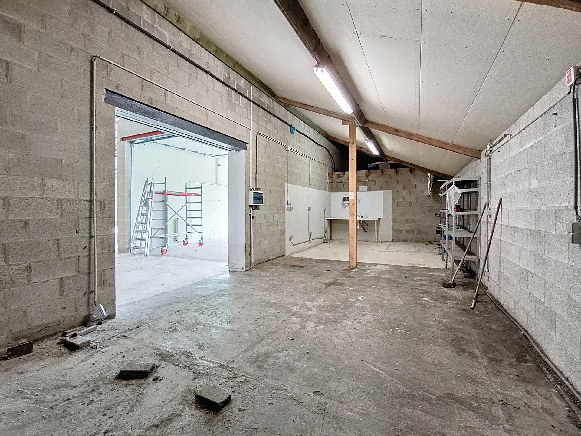 Picture 2 of 4 for Warehouse in Héron