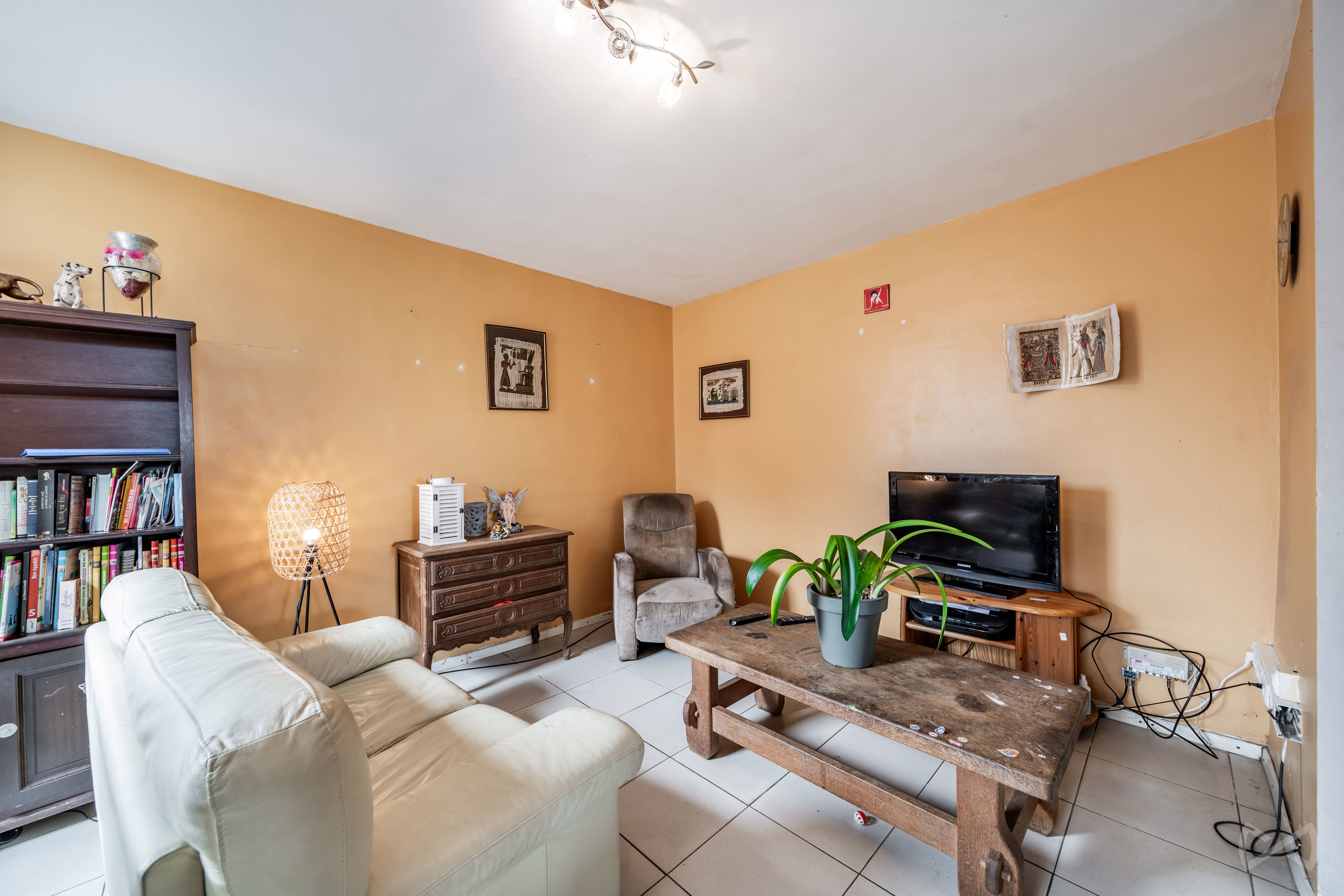 Photo 4 sur 4 pour Maison de deux chambres à Roux