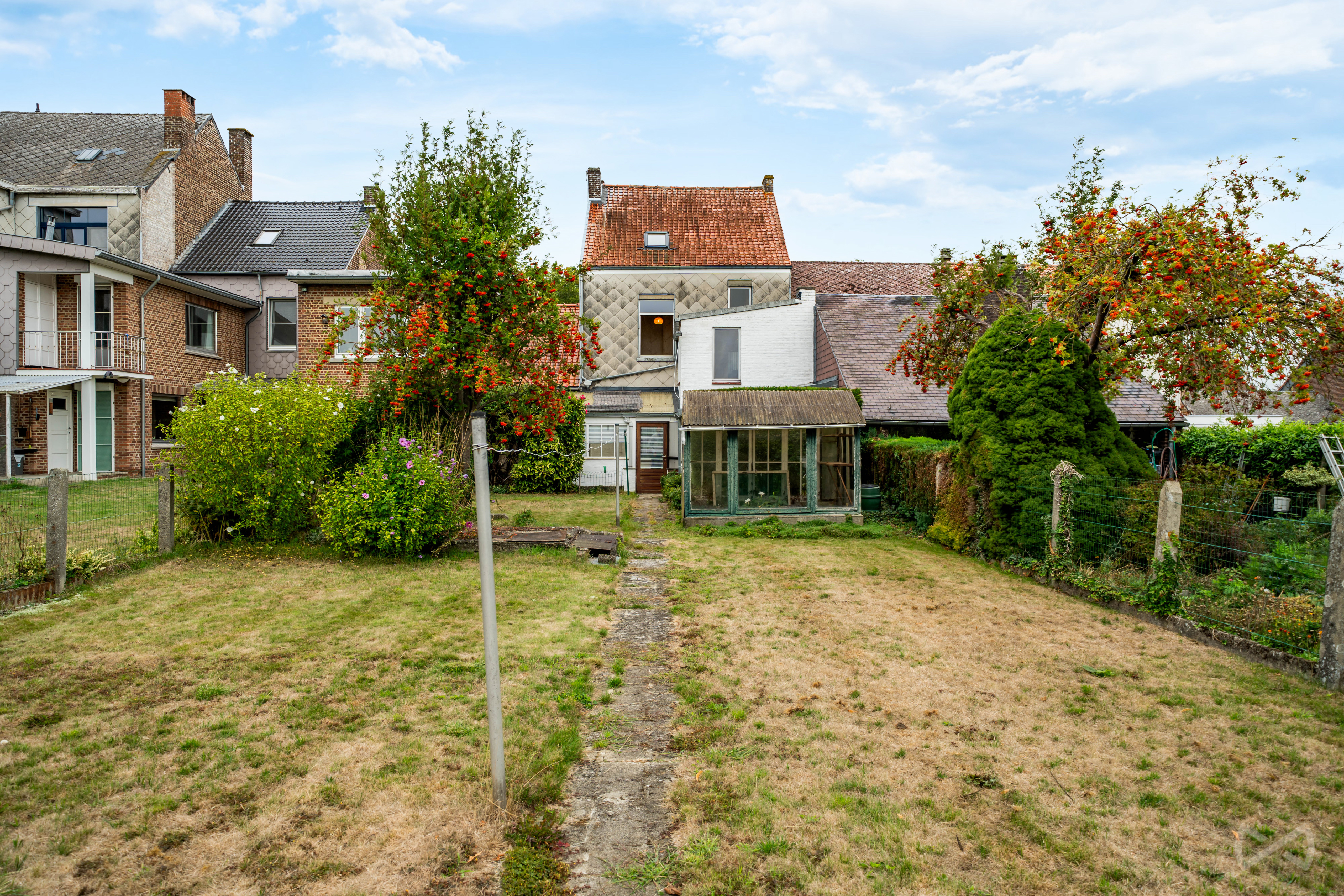 Foto 1 van 4 van Huis met vier slaapkamers in Orp-le-grand