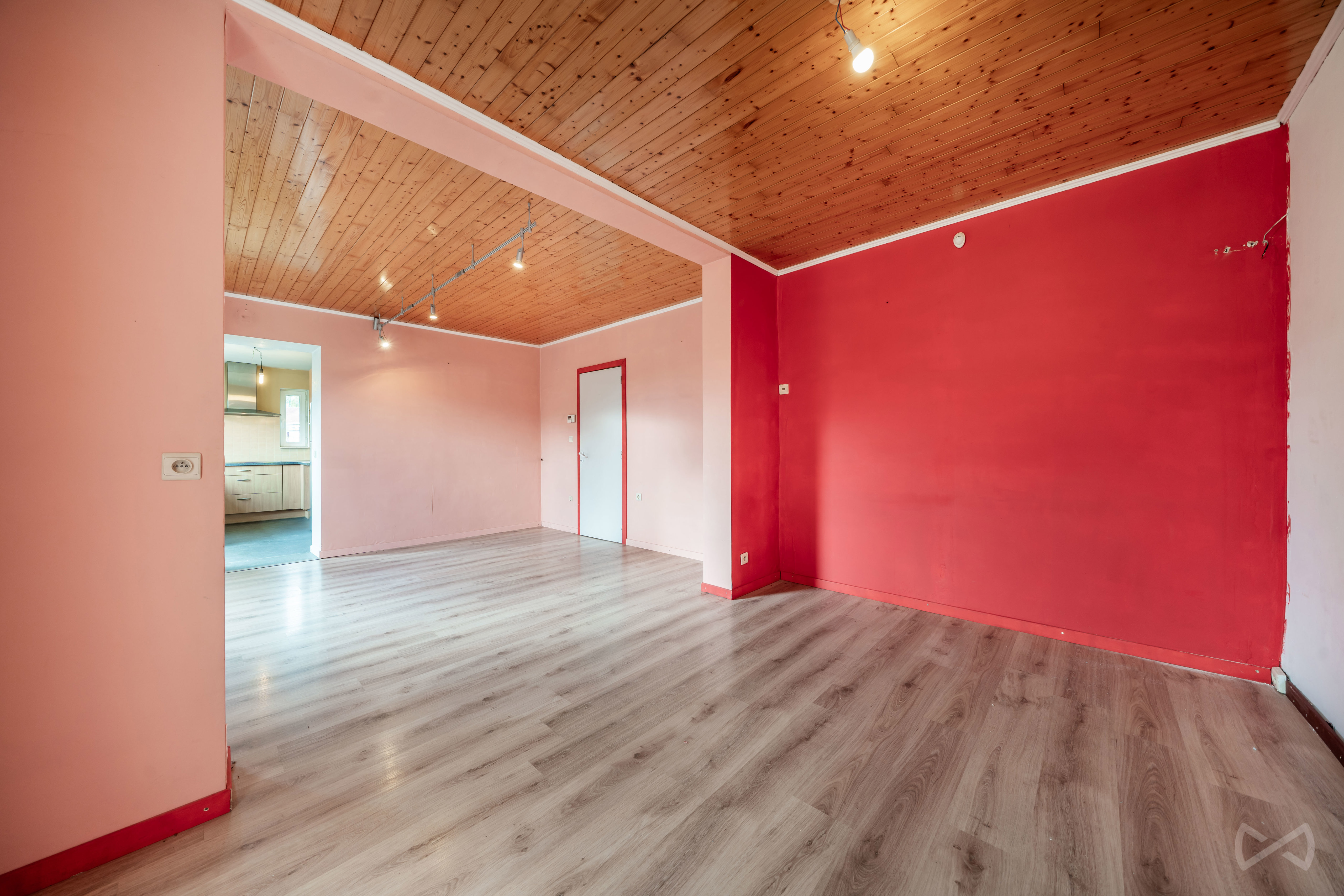Picture 2 of 4 for House with five bedrooms in Court-saint-Étienne