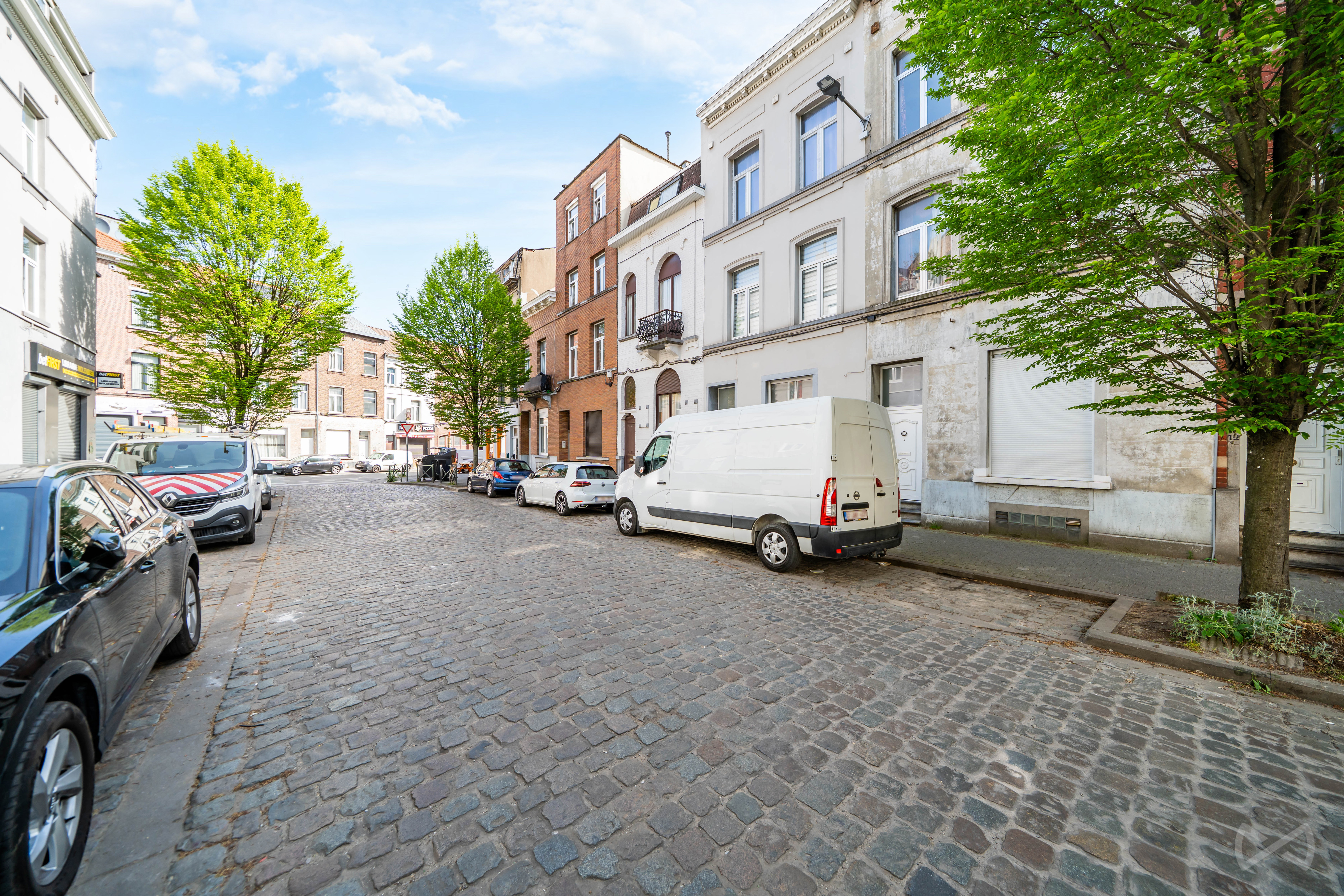 Picture 1 of 2 for House with six bedrooms in Molenbeek-saint-jean