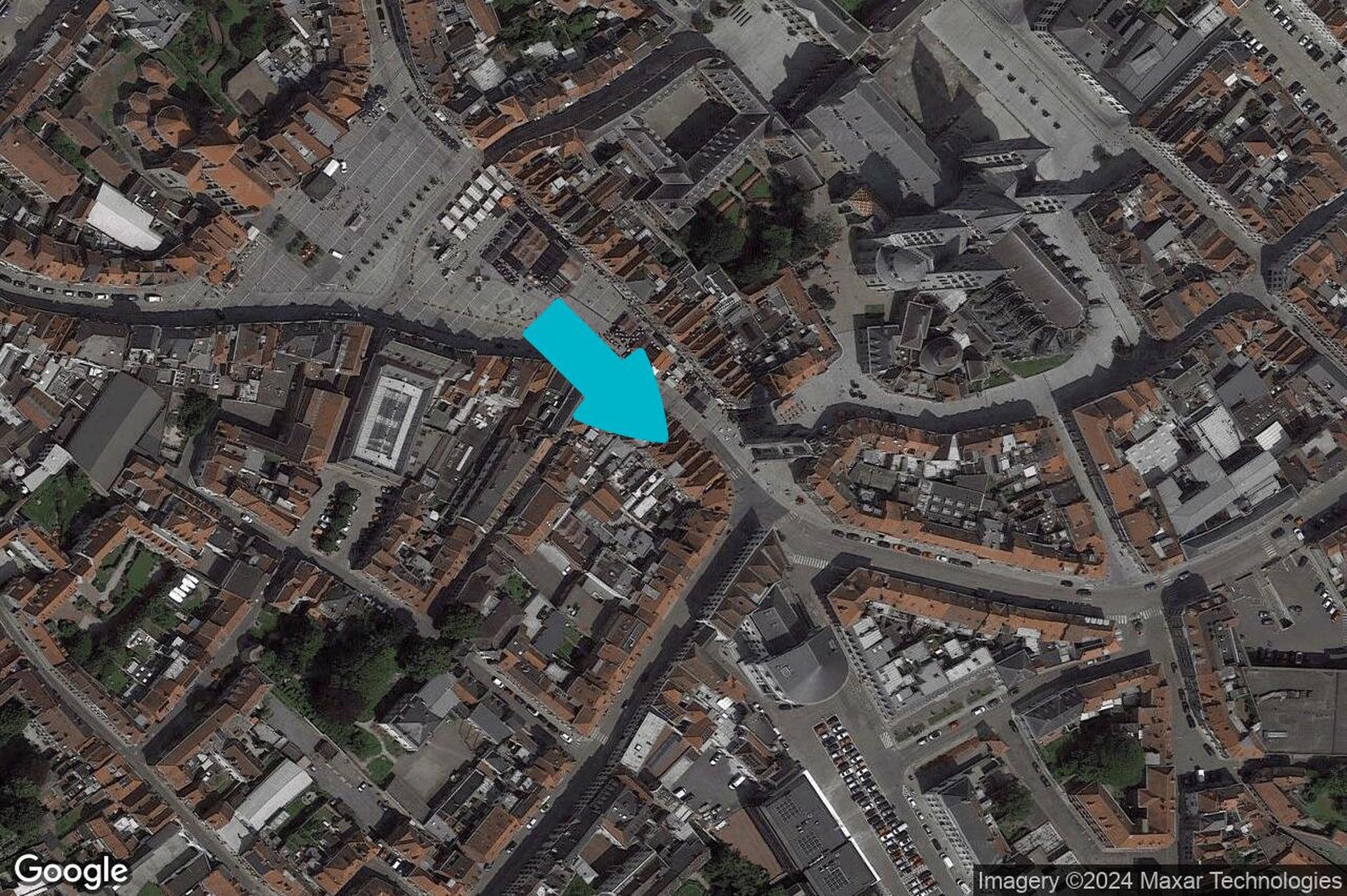 Foto 1 van 2 van Gebouw voor gemengd gebruik met vier slaapkamers in Tournai