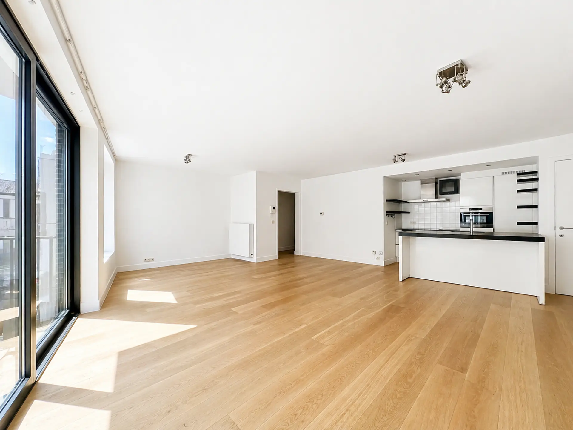Picture 3 of 3 for Flat with three bedrooms in Saint-Gilles