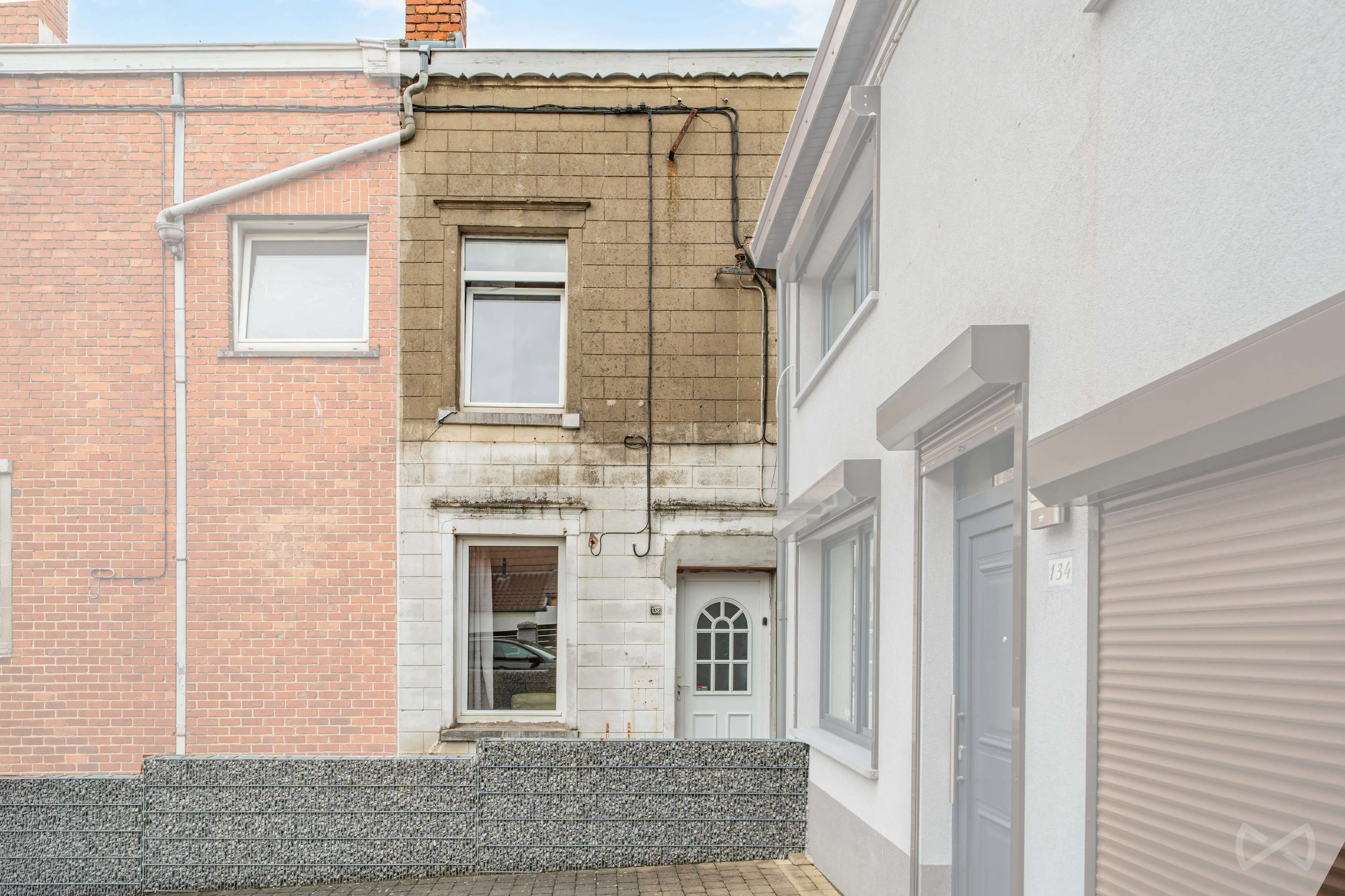 Photo 2 sur 3 pour Maison de deux chambres à Roux