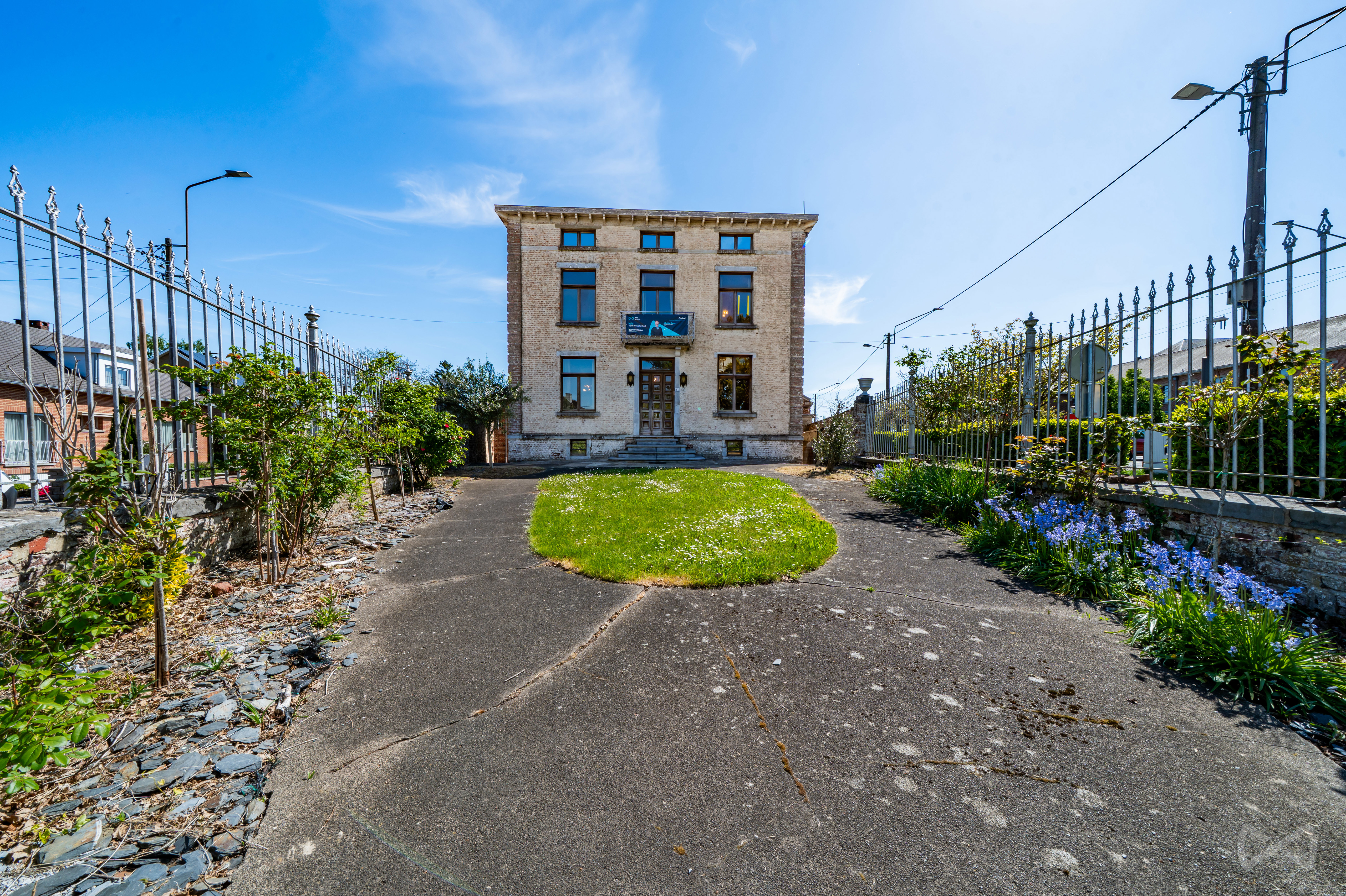 Picture 3 of 4 for House with six bedrooms in Thuin