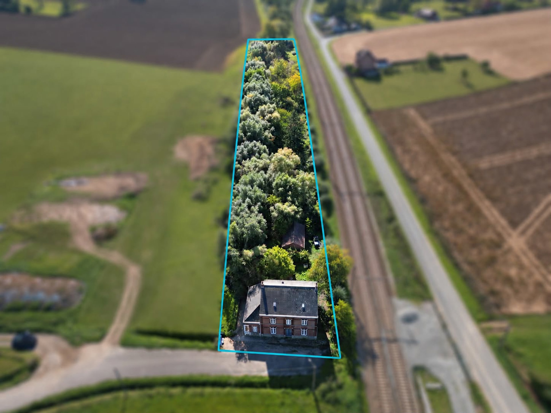 Picture 4 of 4 for House with six bedrooms in Hennuyères