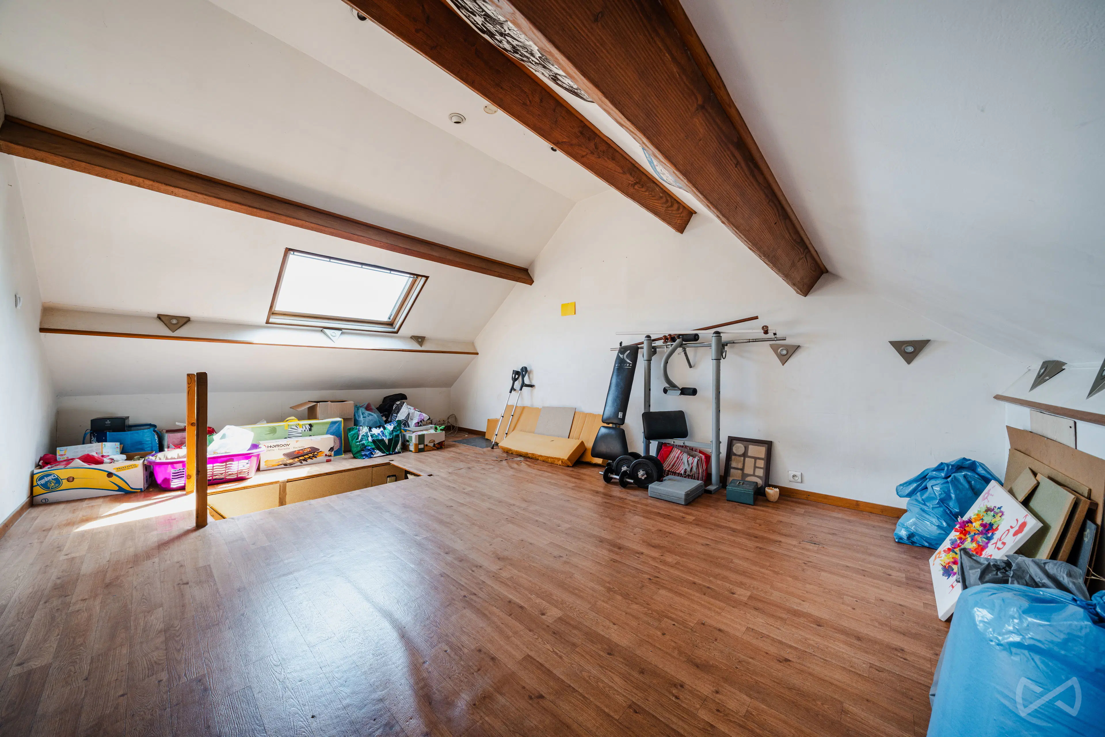 Foto 4 van 4 van Appartementsgebouw met vier slaapkamers in Mont-sur-marchienne