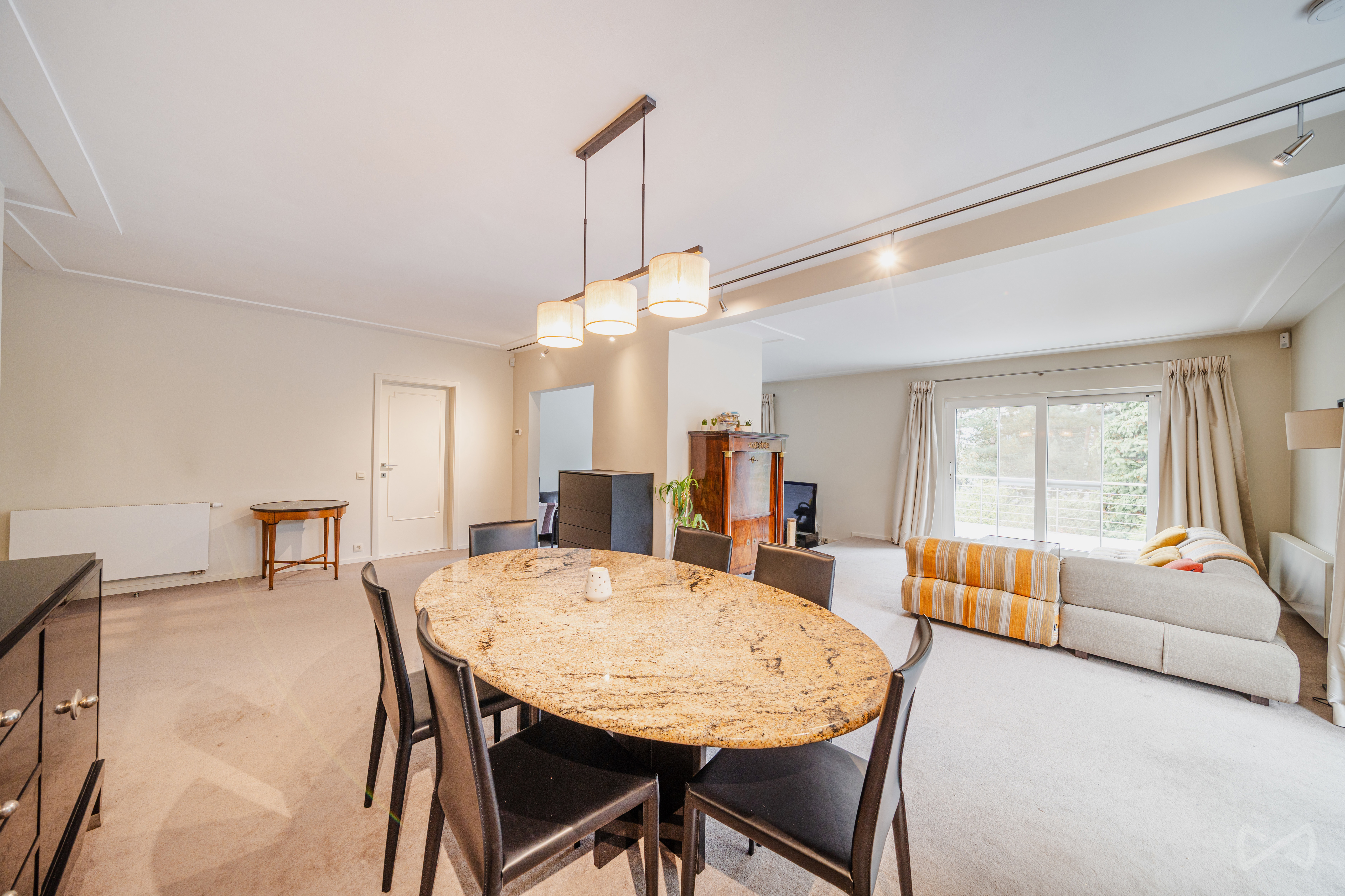 Picture 1 of 4 for Villa with five bedrooms in Waterloo