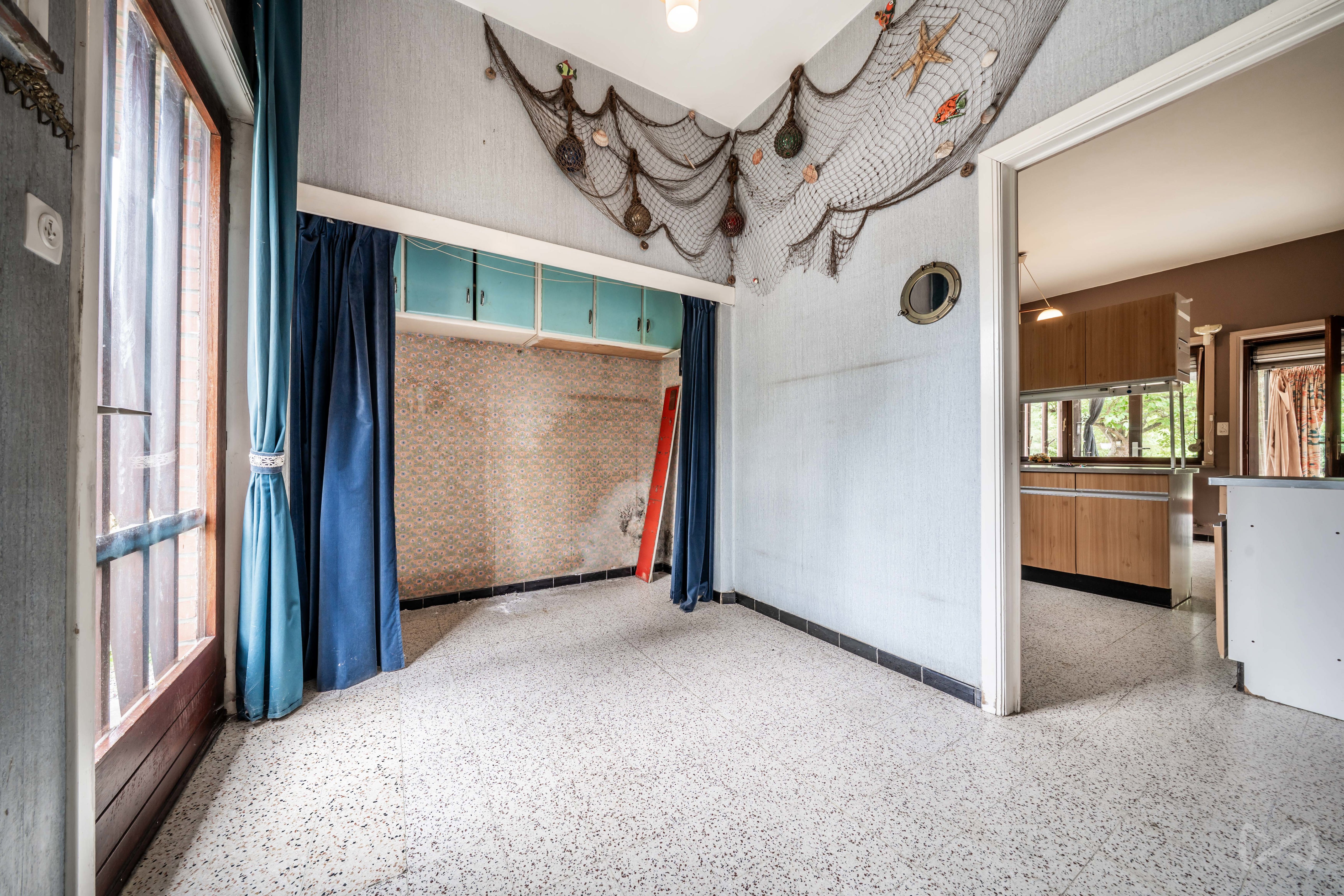 Foto 4 van 4 van Villa met zes slaapkamers in Nimy