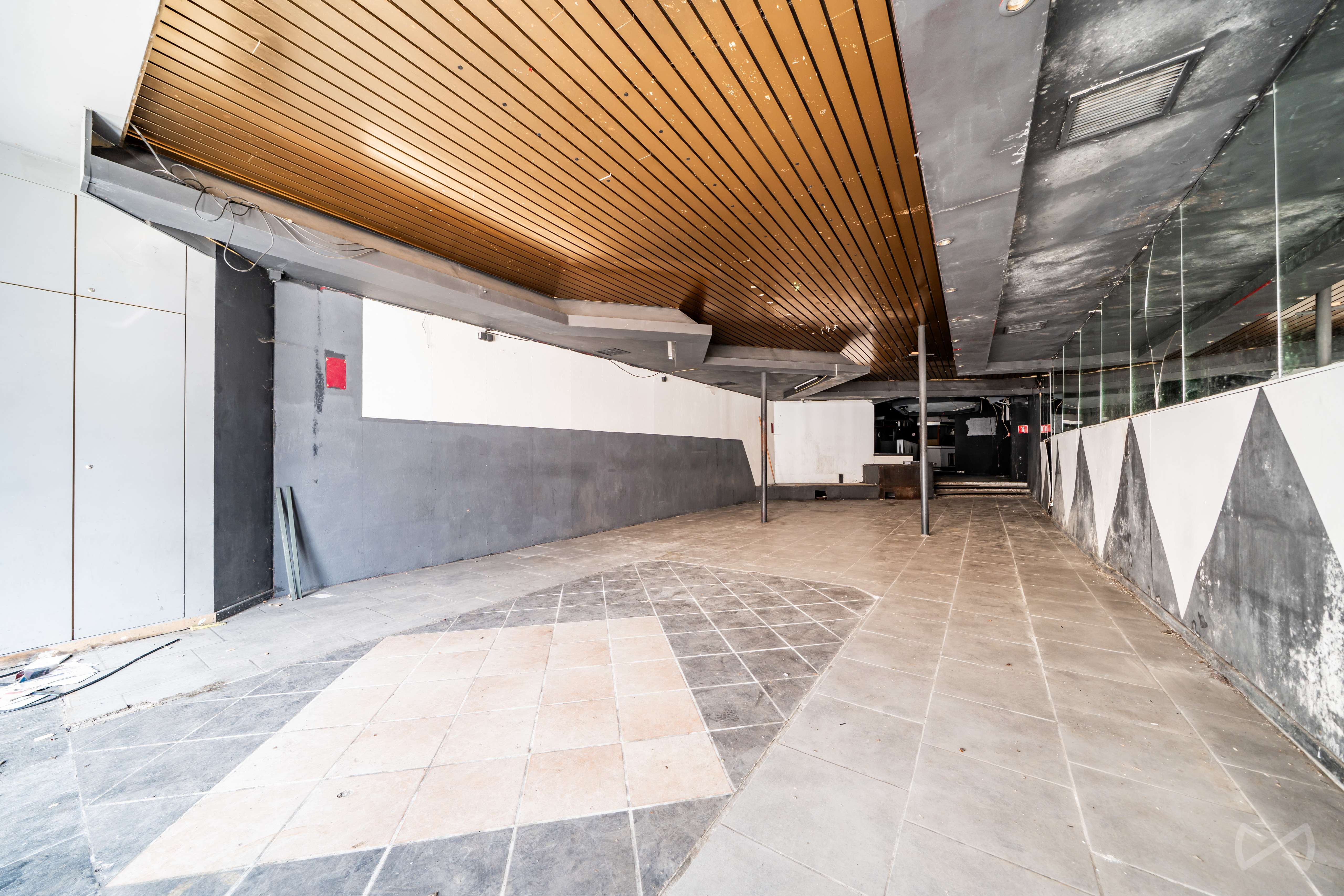 Picture 2 of 3 for Commercial building in Mons