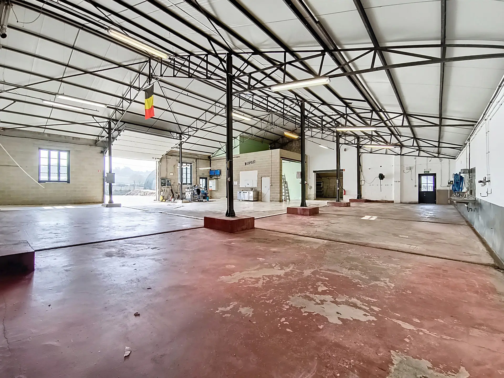 Picture 4 of 4 for Warehouse in Héron
