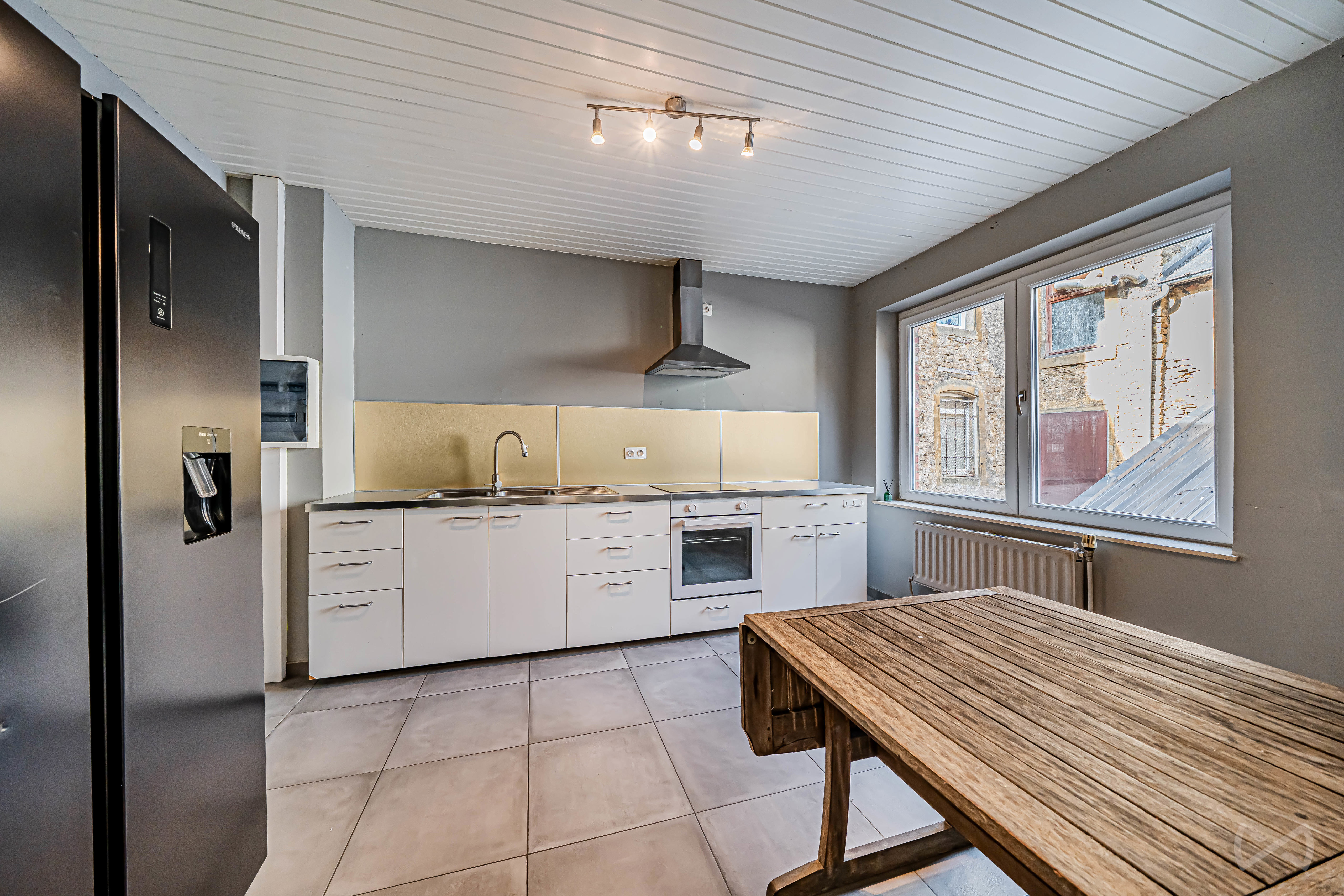 Foto 1 van 4 van Gebouw voor gemengd gebruik met zes slaapkamers in Virton