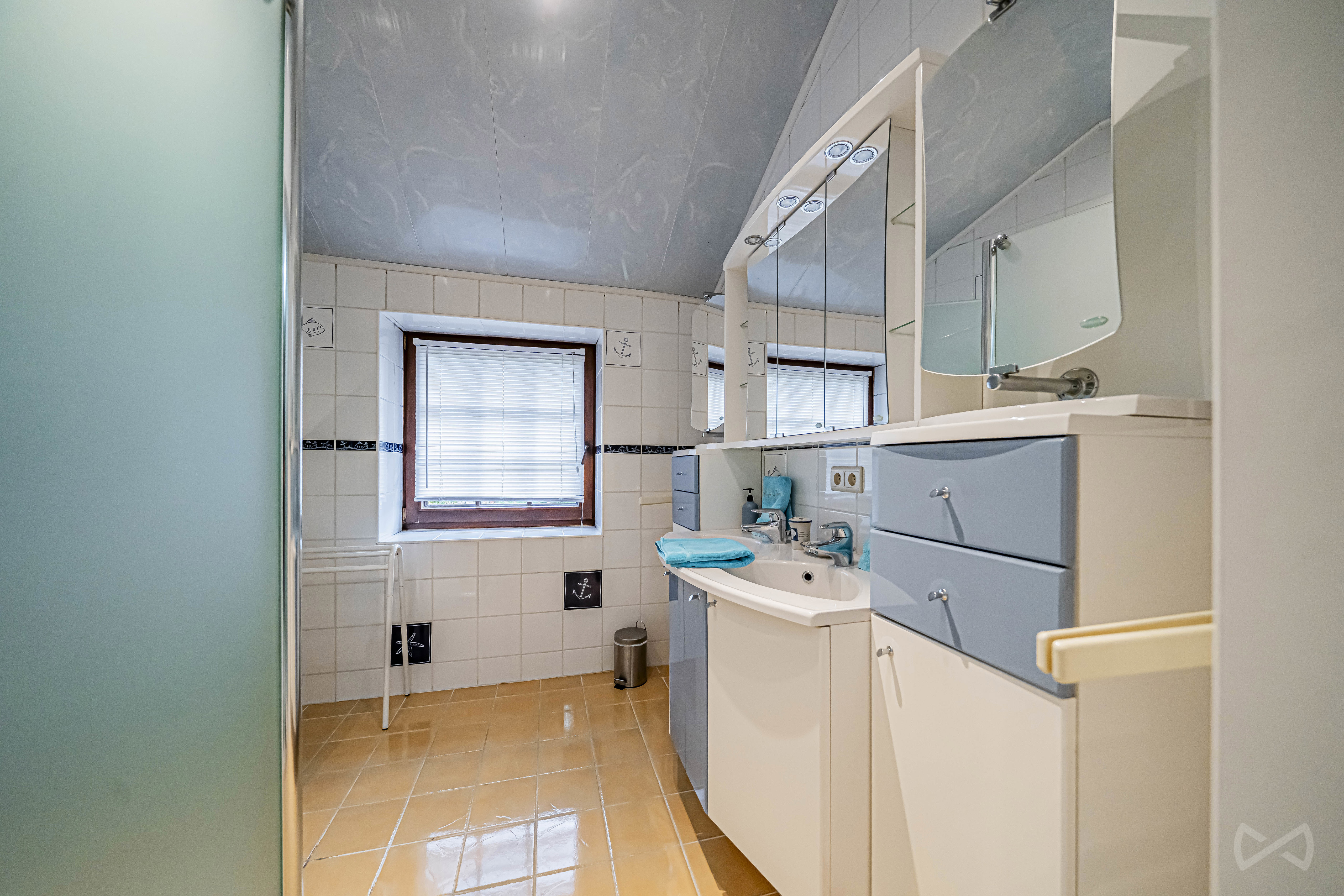 Picture 1 of 4 for House with four bedrooms in Libin Redu