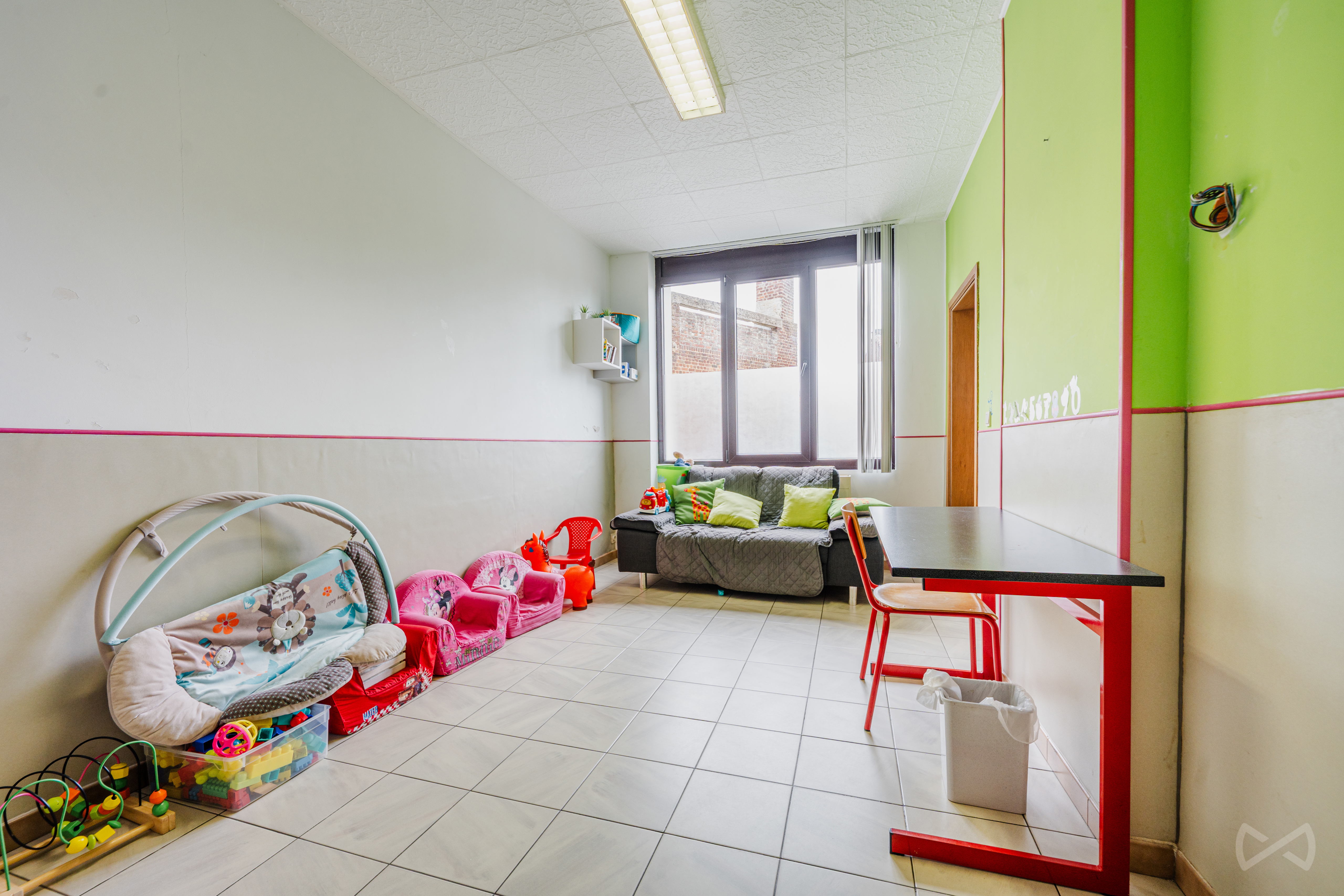 Foto 4 van 4 van Gebouw voor gemengd gebruik in La Louvière