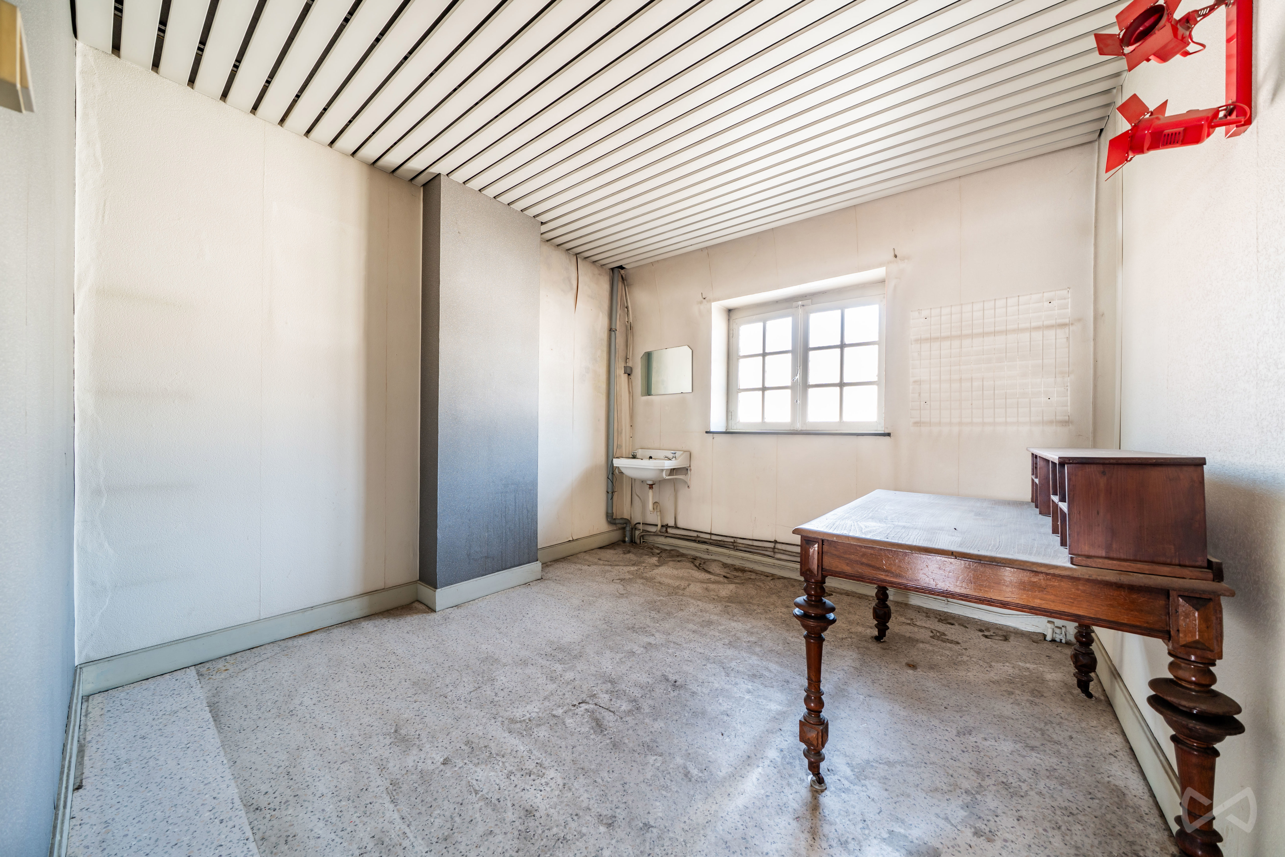 Picture 2 of 4 for Villa with six bedrooms in Marcinelle