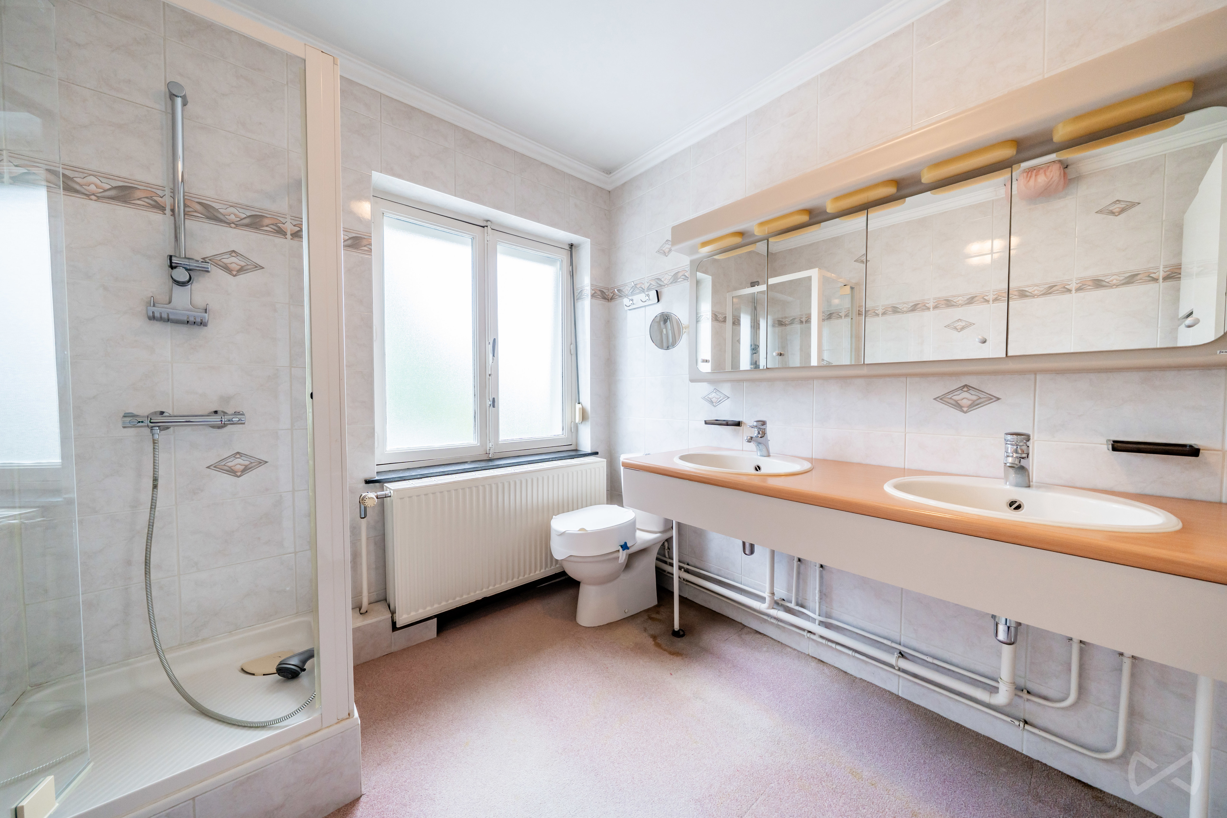 Photo 3 sur 4 pour Maison de trois chambres à Mont-sur-marchienne