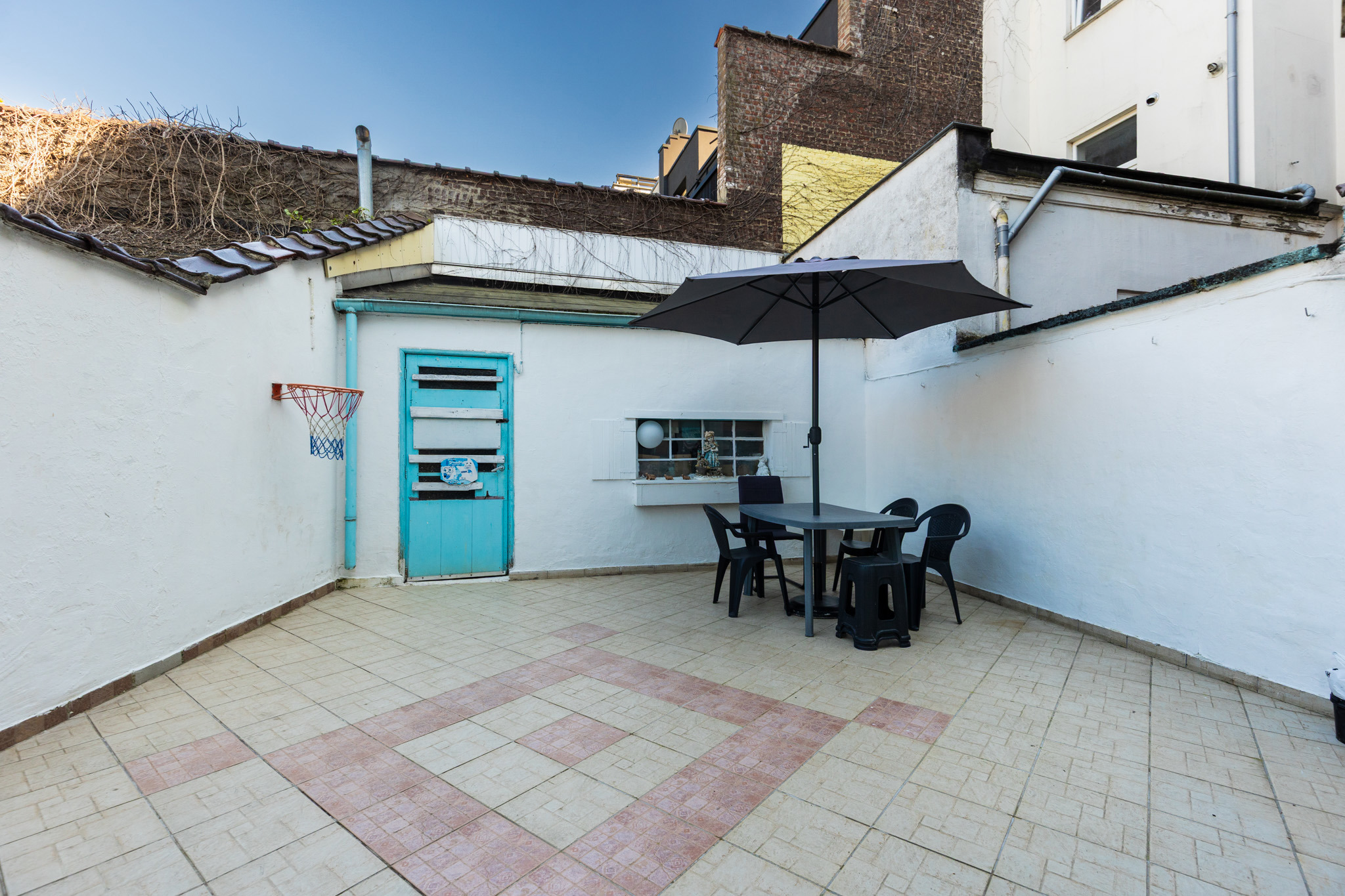 Picture 1 of 4 for Apartment block with five bedrooms in Schaerbeek