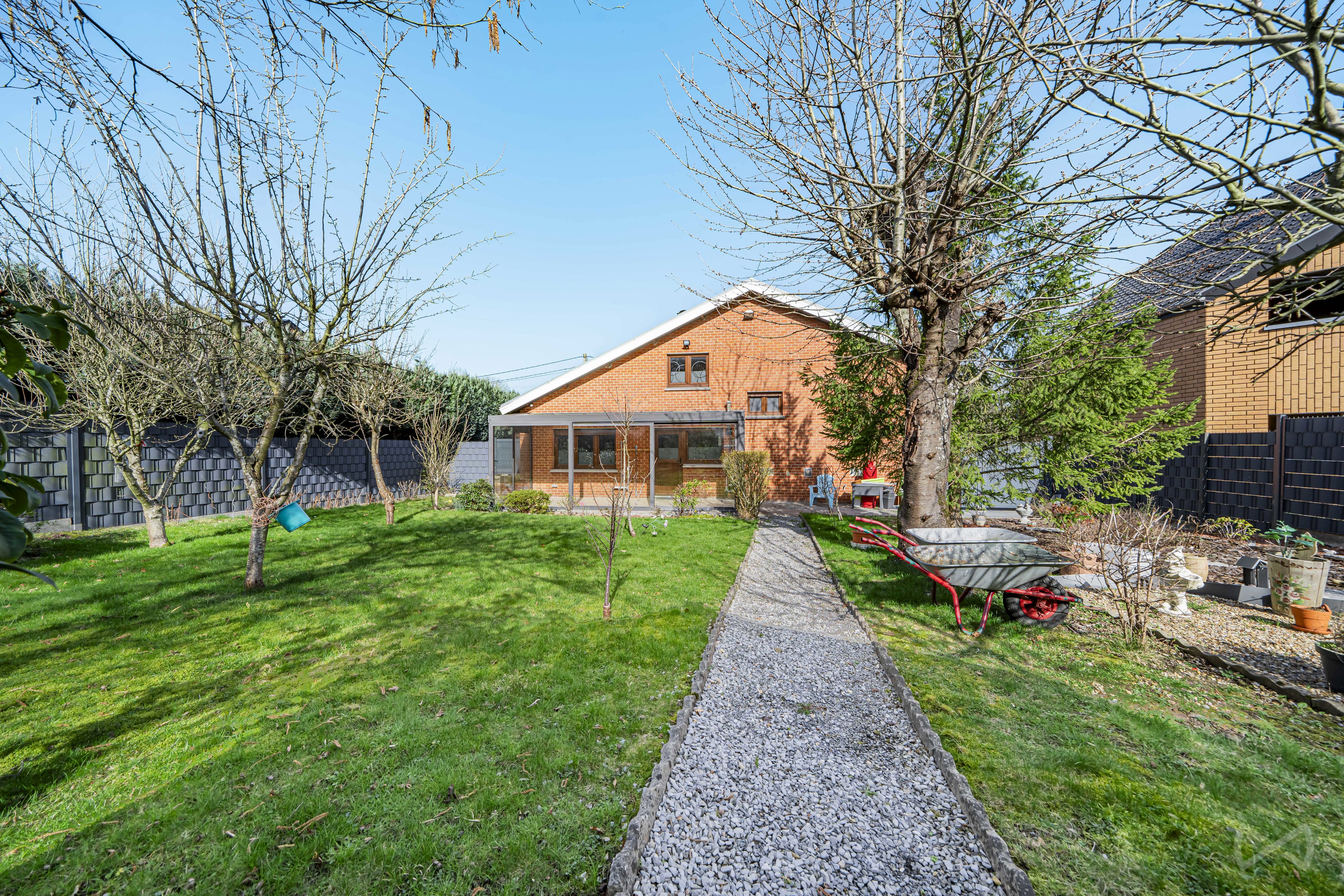 Picture 1 of 4 for Villa with three bedrooms in Morlanwelz
