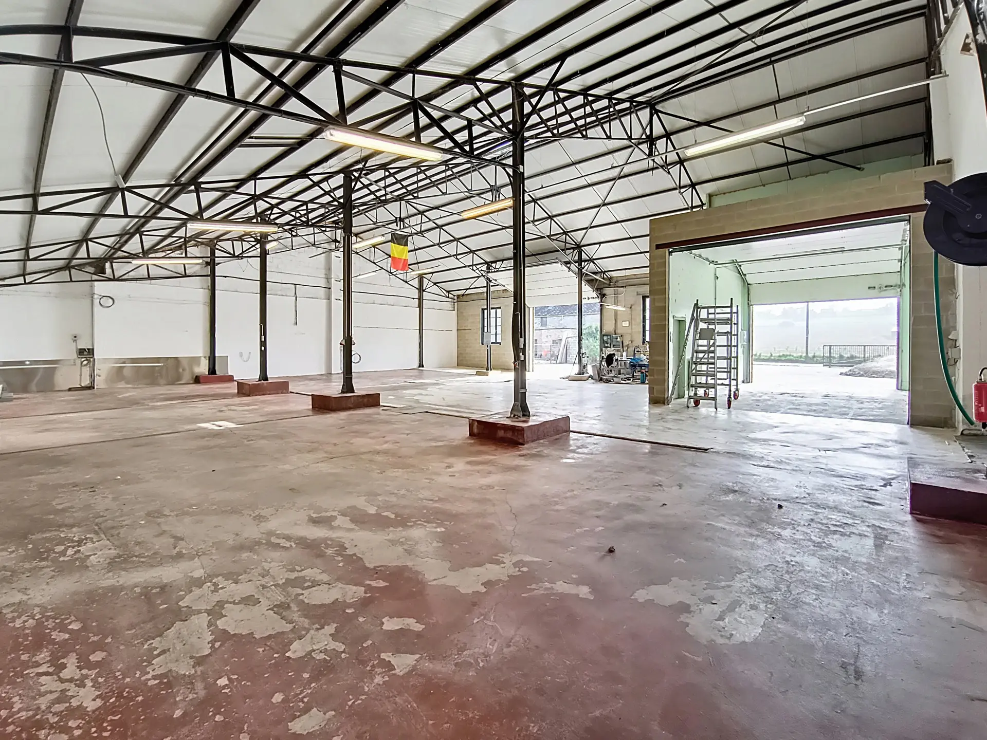 Picture 1 of 4 for Warehouse in Héron
